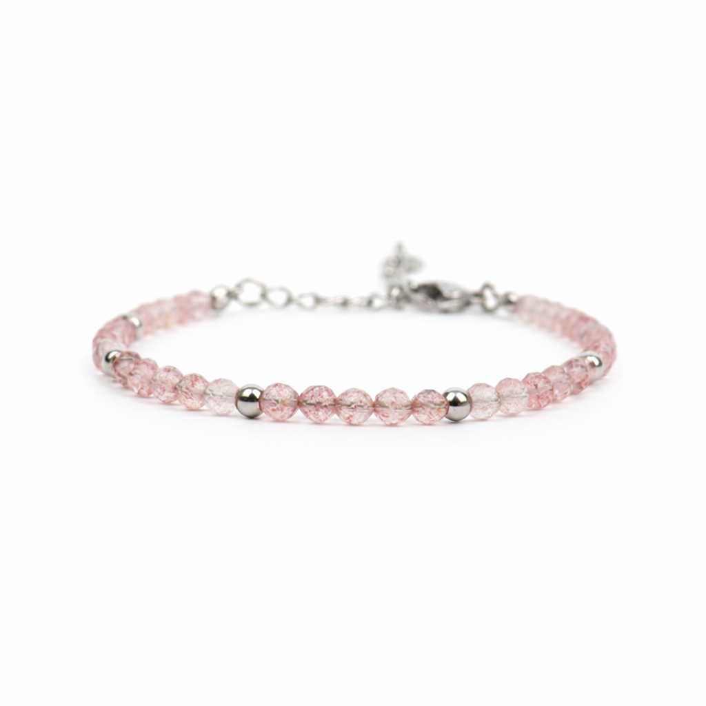 Armband gemaakt van facetgeslepen aardbeienkwarts afgewerkt met stainless steel in zilverkleur