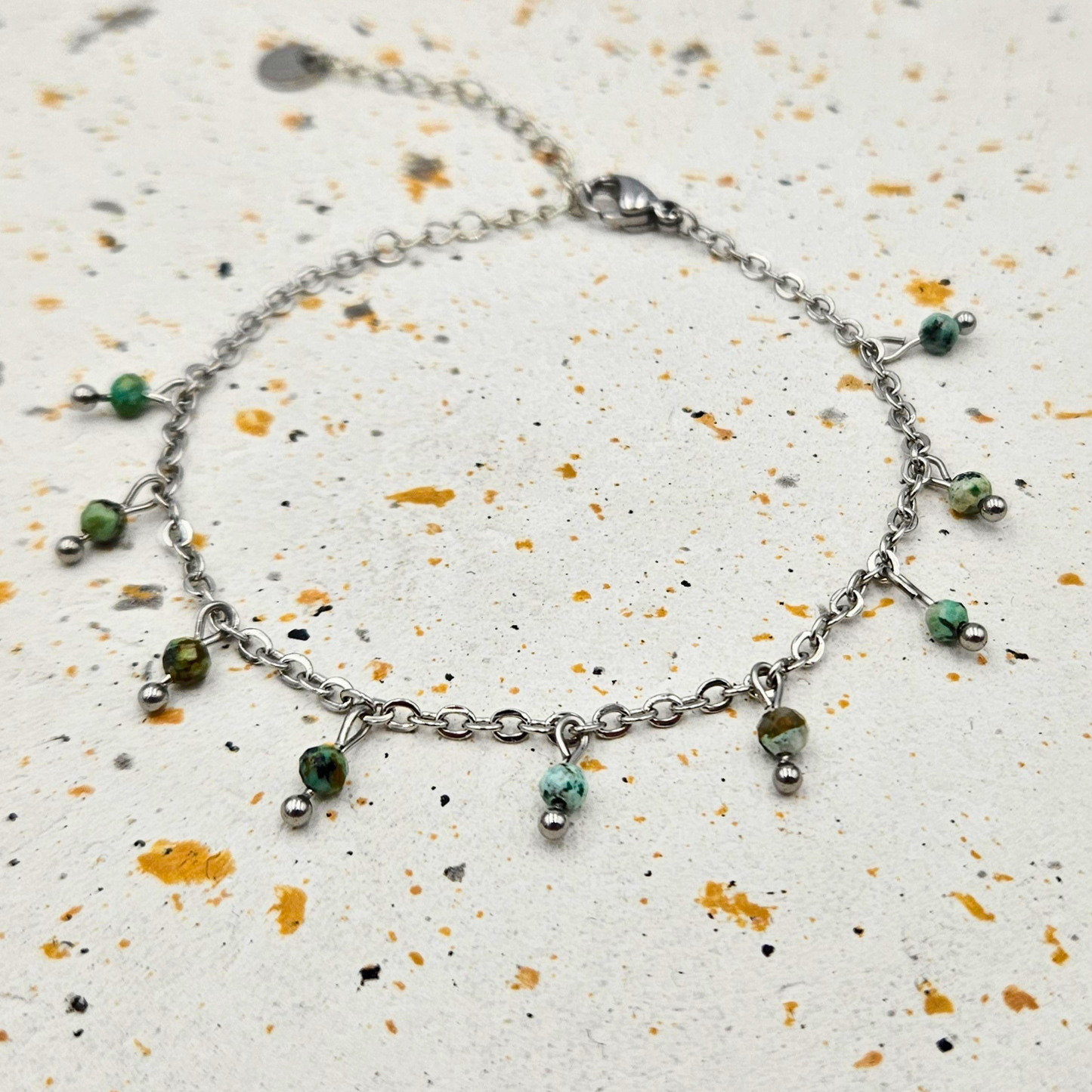Armband gemaakt van stainless steel met facetgeslepen afrikaanse turkoois edelsteentjes