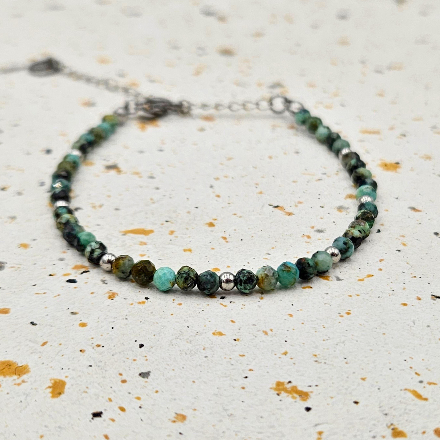 Armband gemaakt van stainless steel met facetgeslepen afrikaanse turkoois
