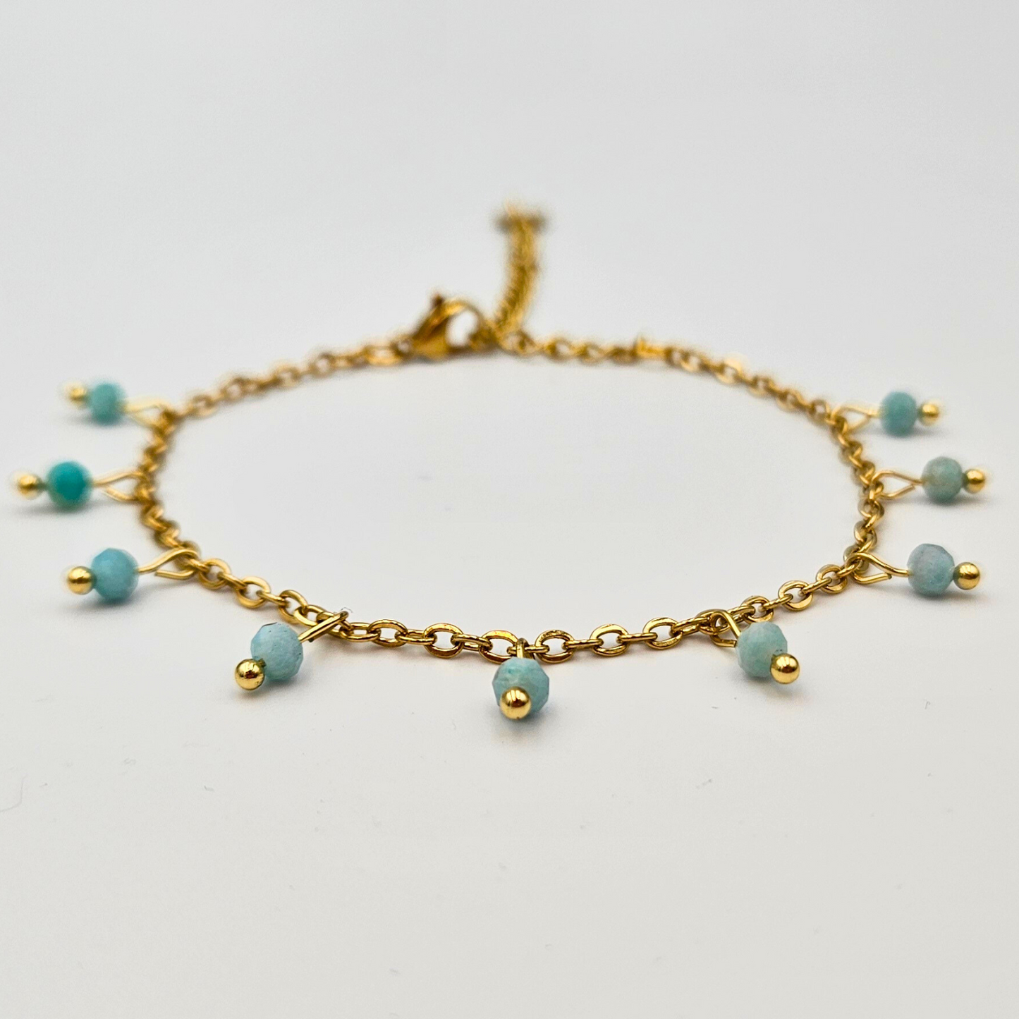 Armband van goldplated stainless steel met facetgeslepen amazoniet edelsteentjes