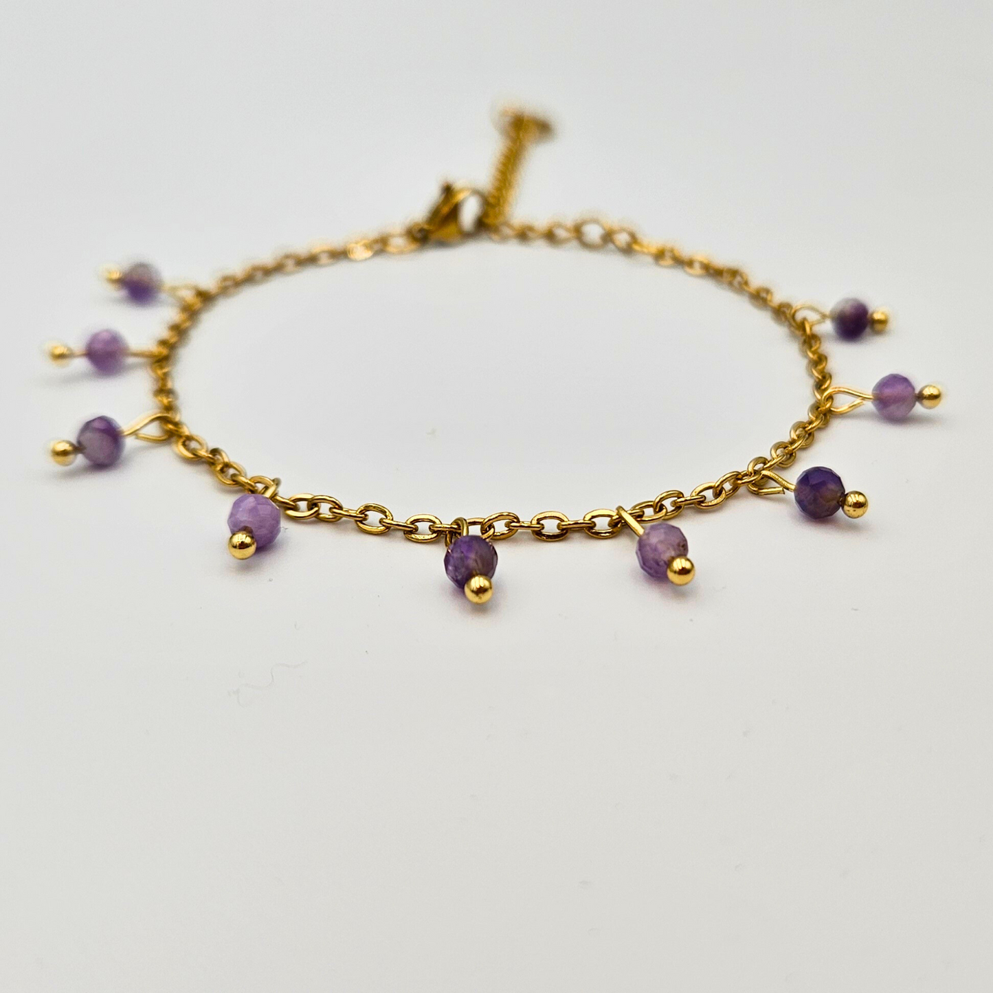 Armband van goldplated stainless steel met facetgeslepen amethist
