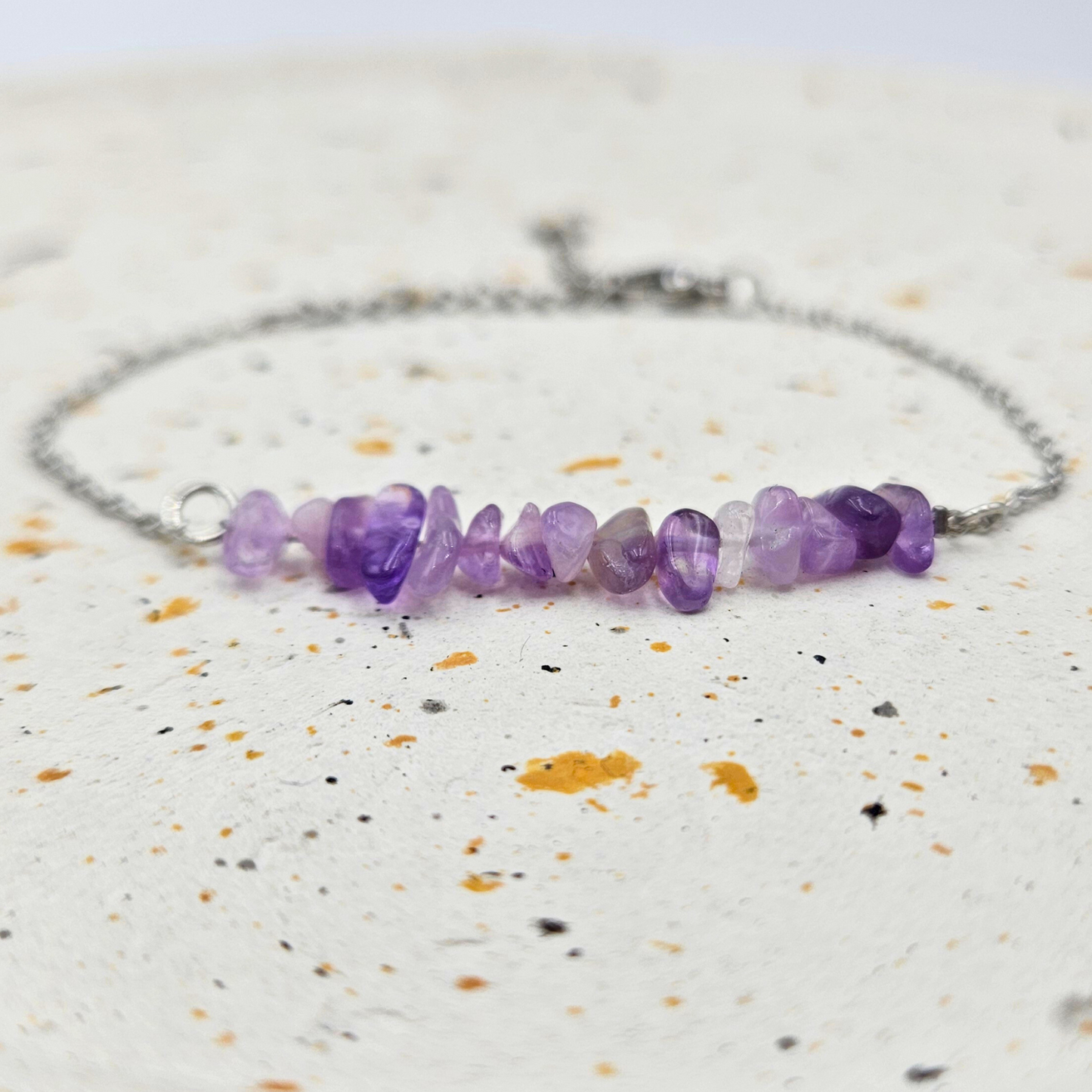 Armband gemaakt van stainless steel met amethist split