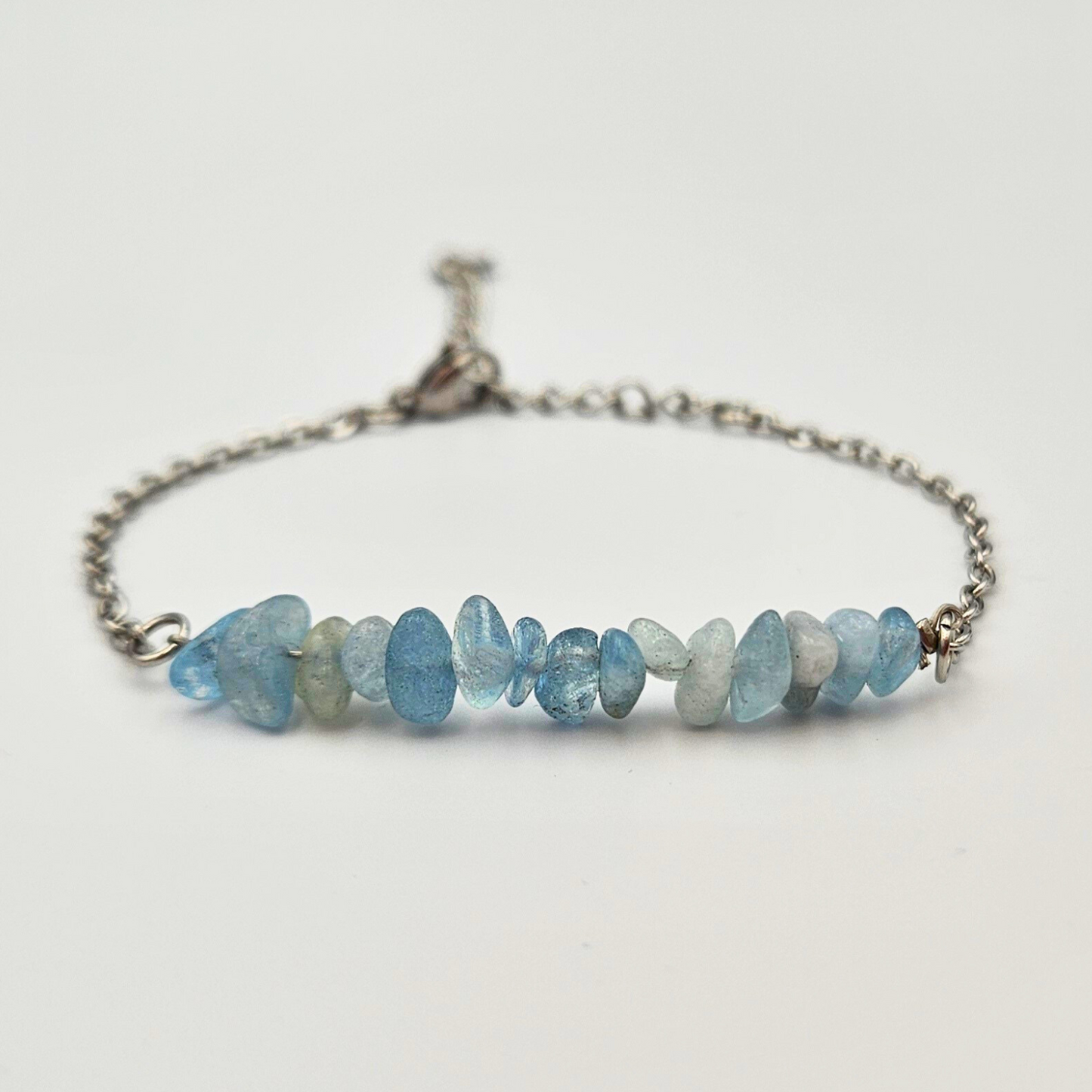 Armband gemaakt van stainless steel met aquamarijn split
