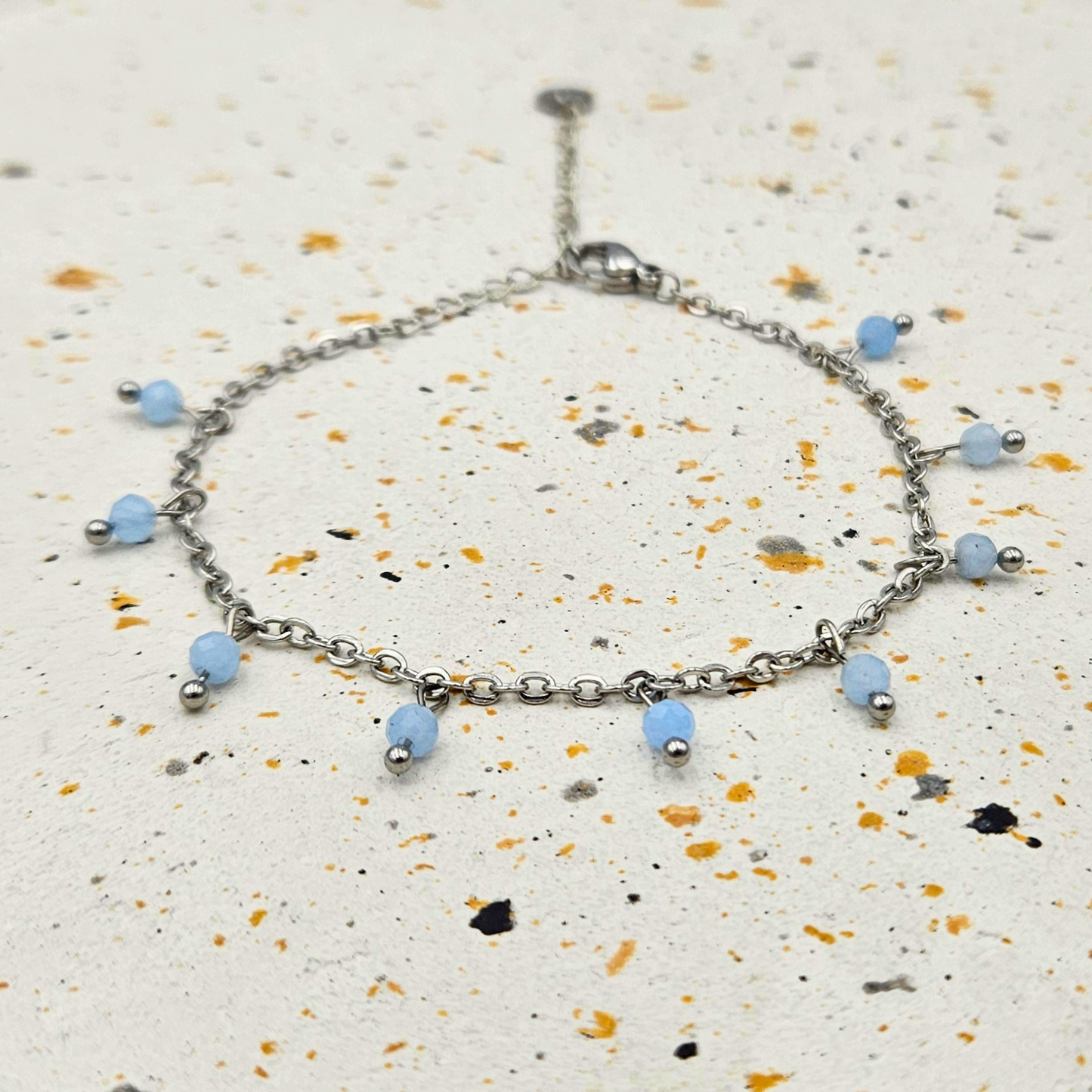 Armband gemaakt van stainless steel met facetgeslepen aquamarijn edelsteentjes
