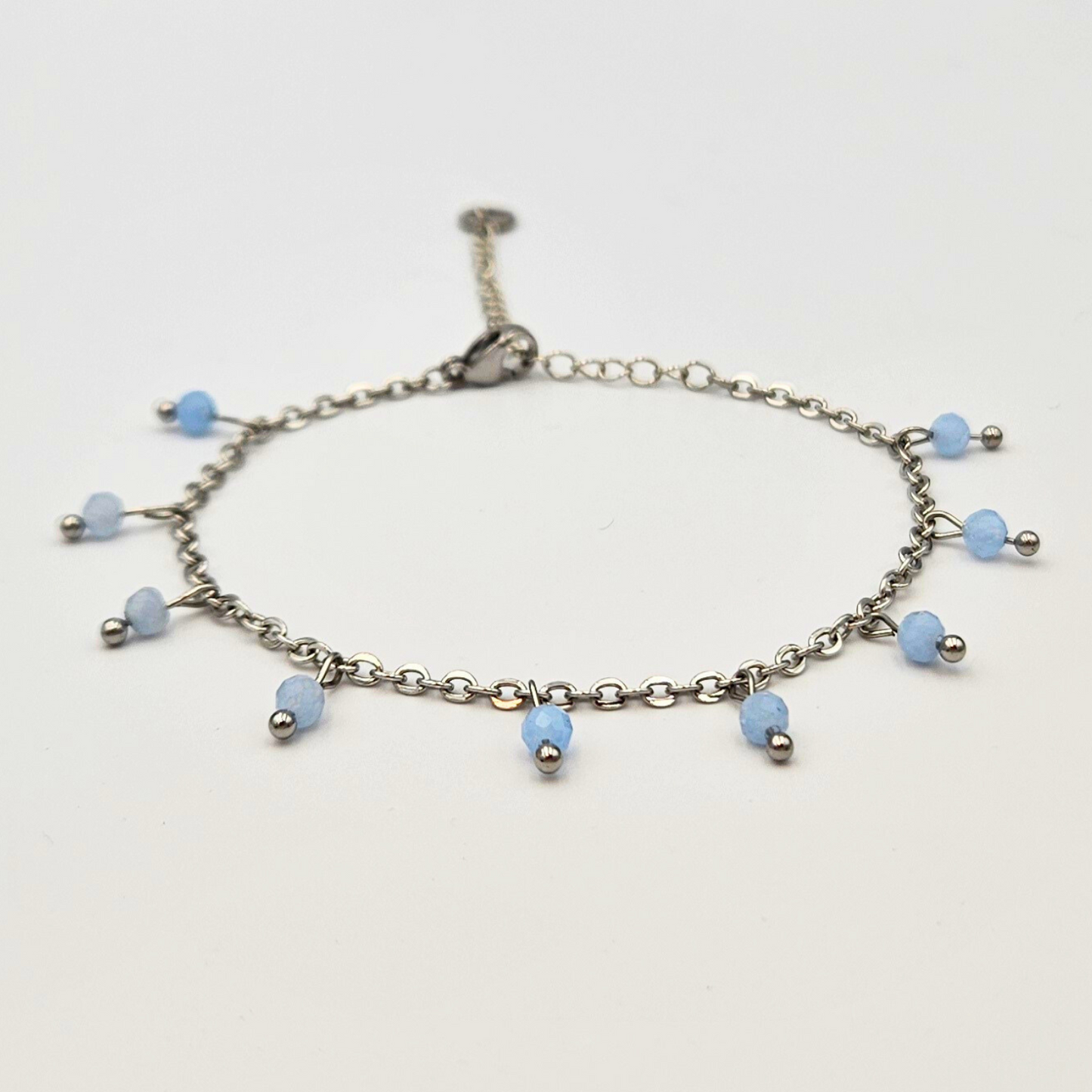 Armband gemaakt van stainless steel met facetgeslepen aquamarijn edelsteentjes