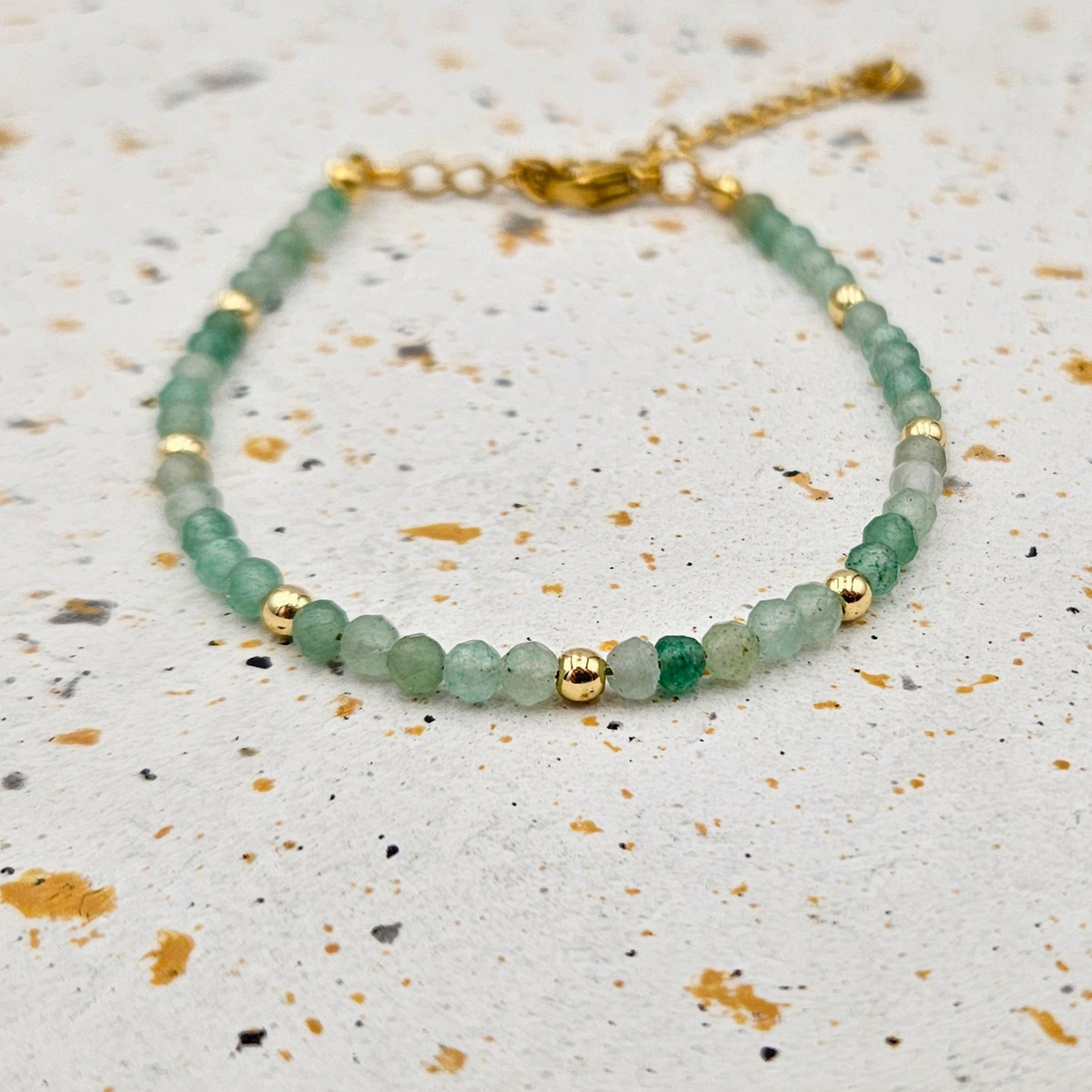 Armband van goldplated stainless steel met facetgeslepen aventurijn