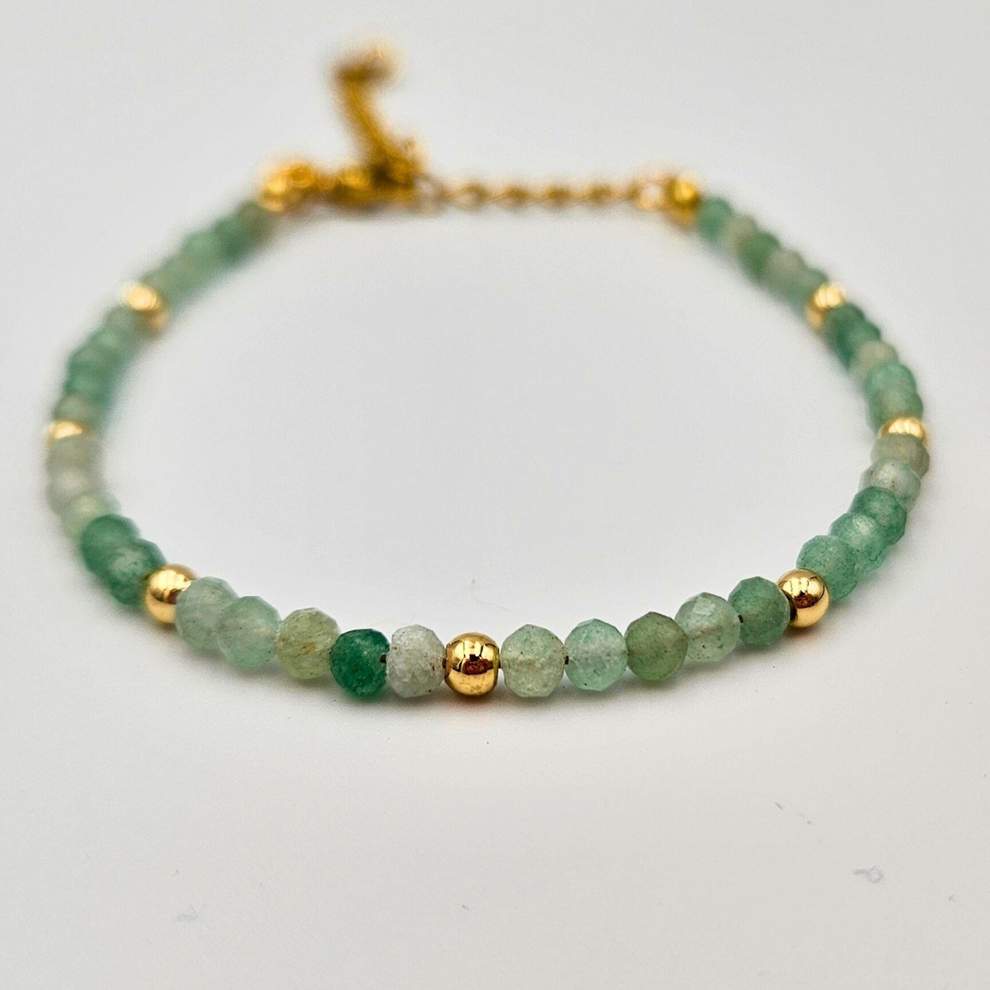Armband van goldplated stainless steel met facetgeslepen aventurijn