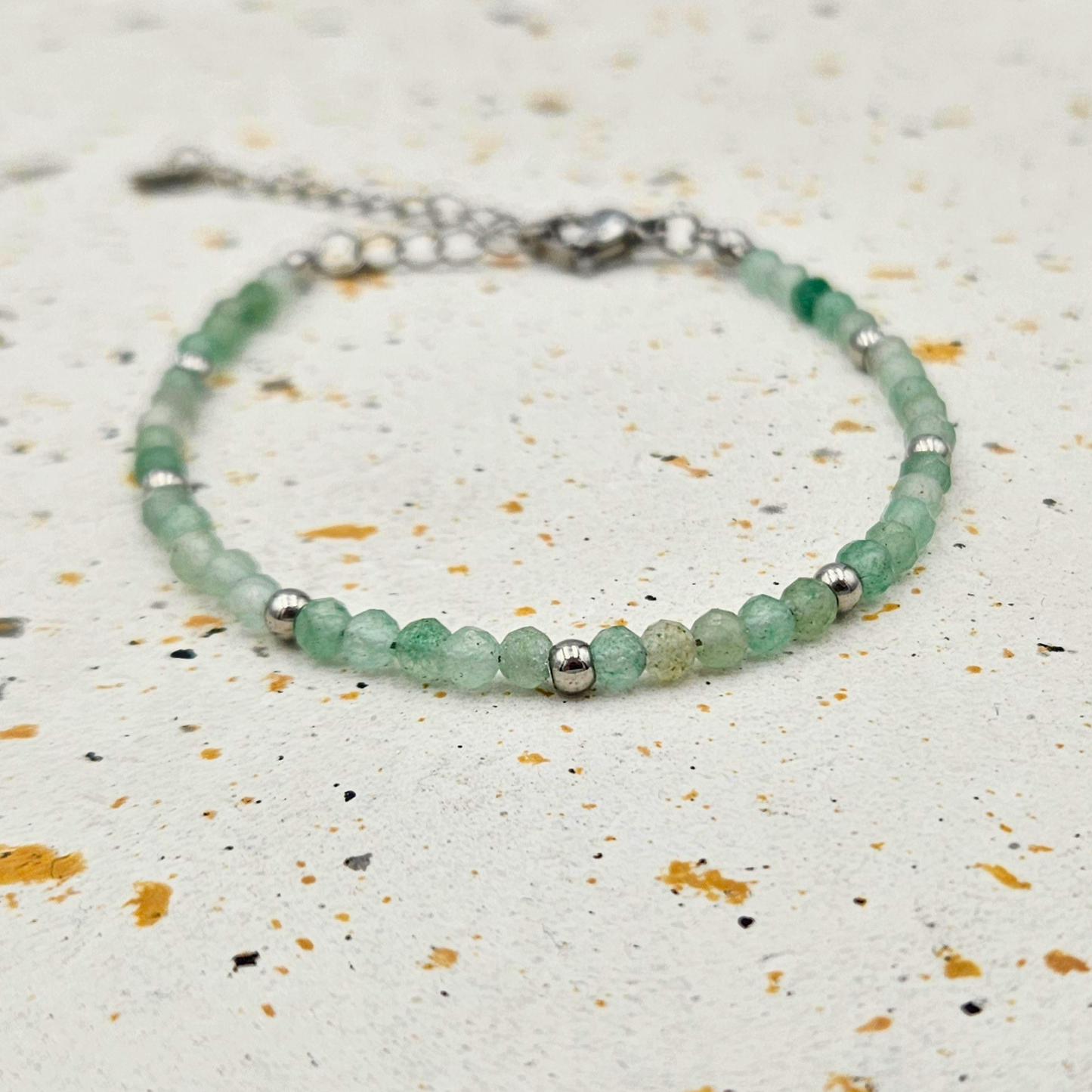 Armband gemaakt van stainless steel met facetgeslepen aventurijn