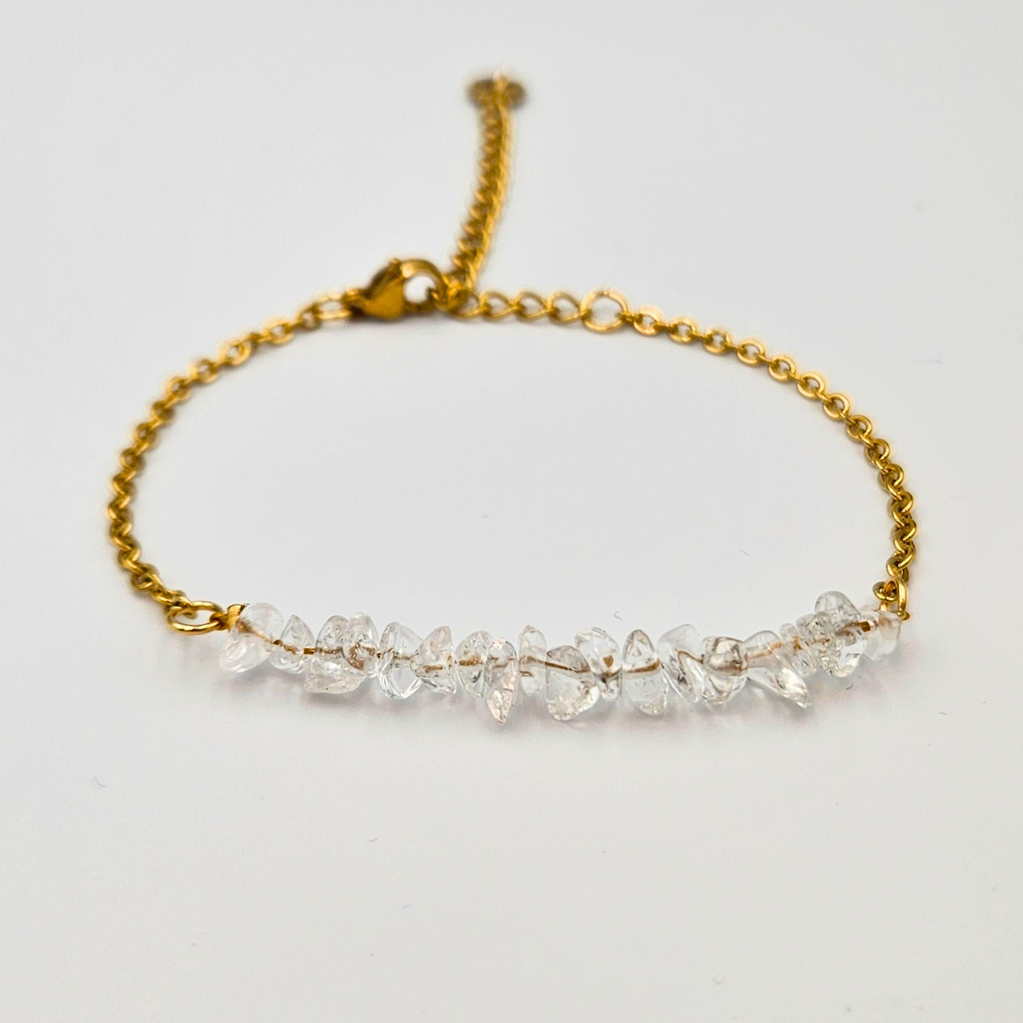 Armband van goldplated stainless steel met bergkristal split