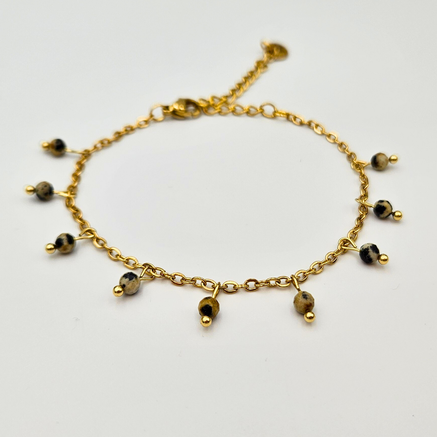 Armband van goldplated stainless steel met facetgeslepen dalmatiër jaspis