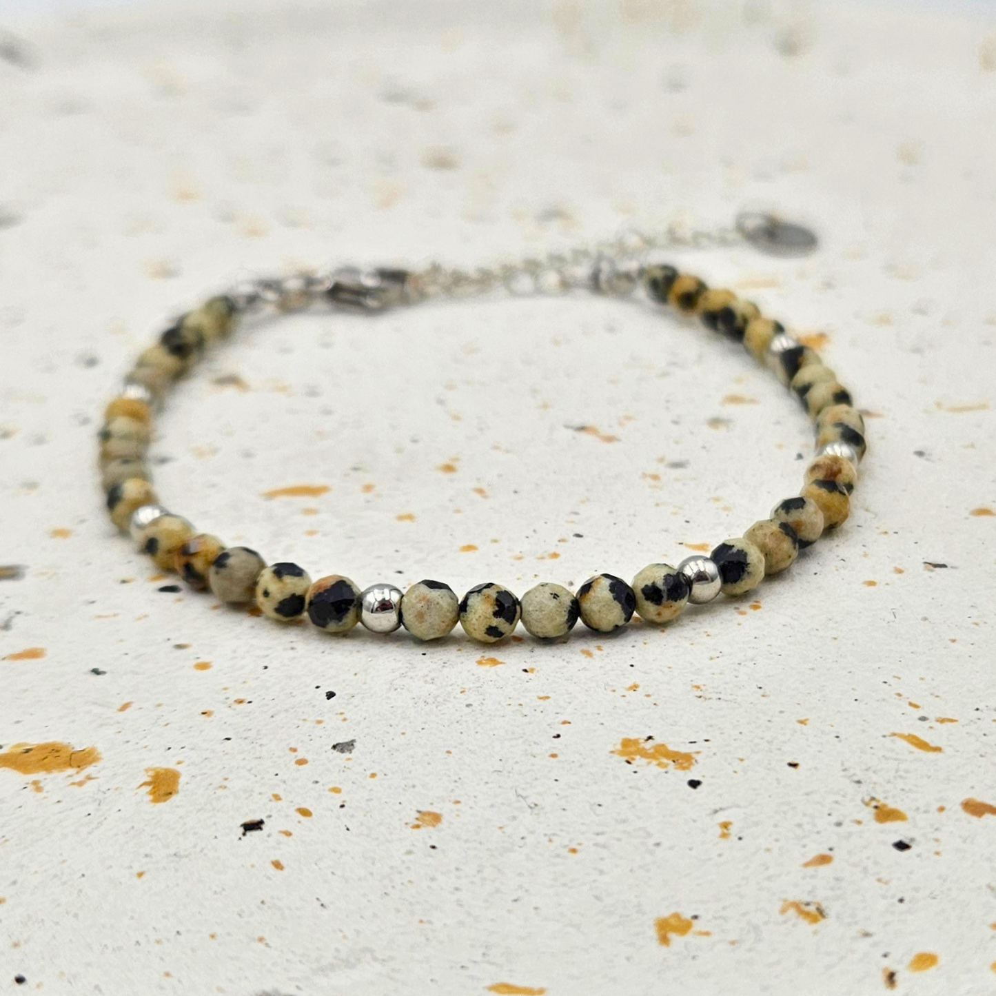 Armband gemaakt van stainless steel met facetgeslepen dalmatiër jaspis