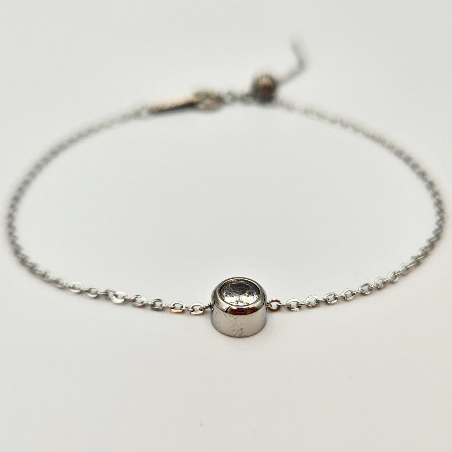 Armband gemaakt van stainless steel met de geboortesteen van april: diamant