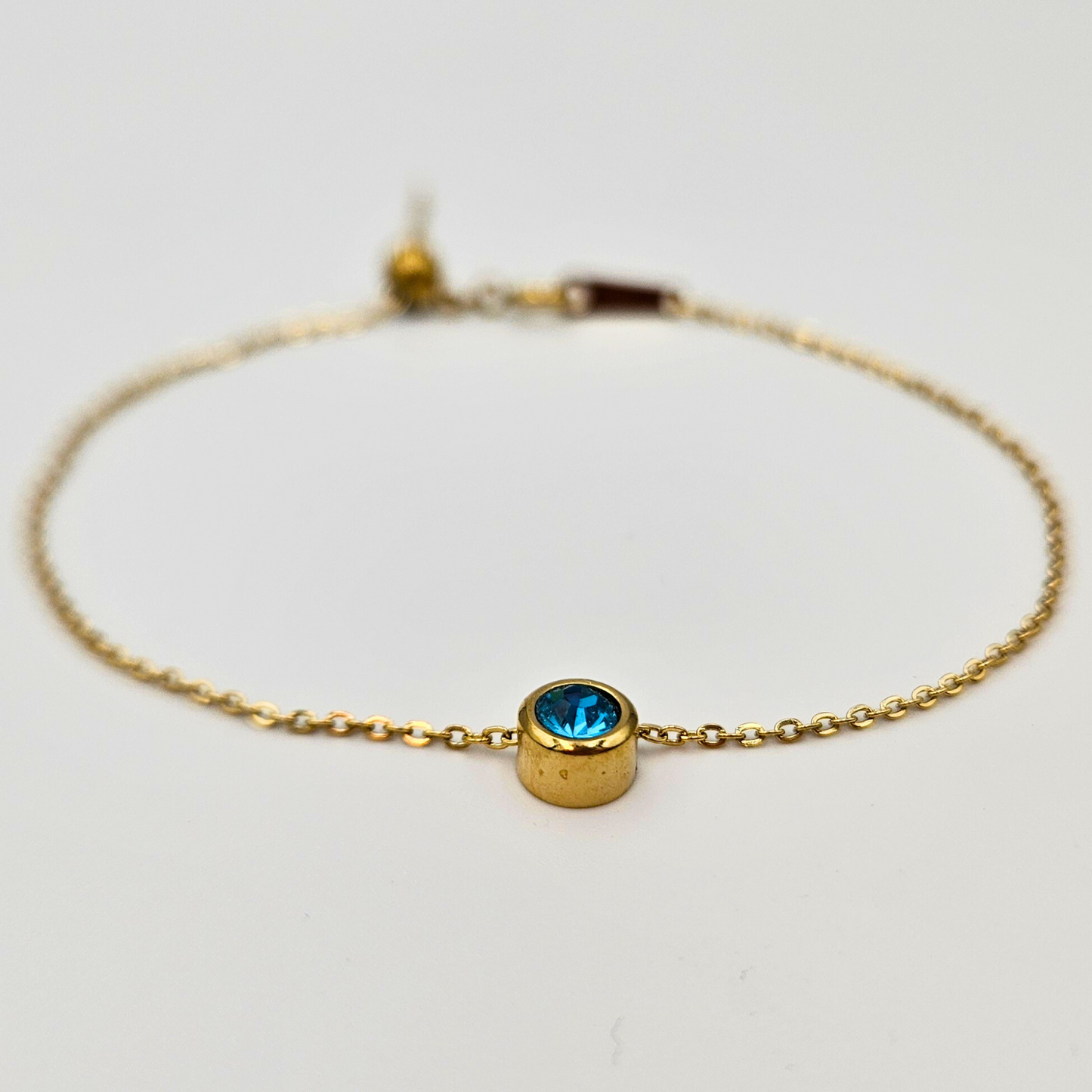 Armband van goldplated stainless steel met geboortesteen van december: topaas