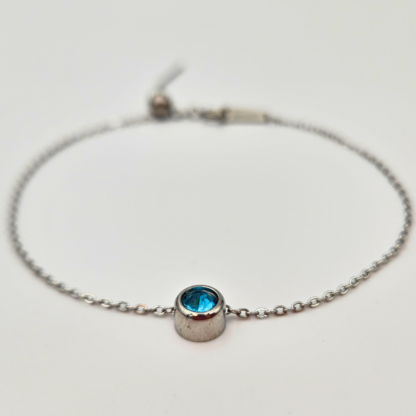 Armband gemaakt van stainless steel met geboortesteen van december: topaas