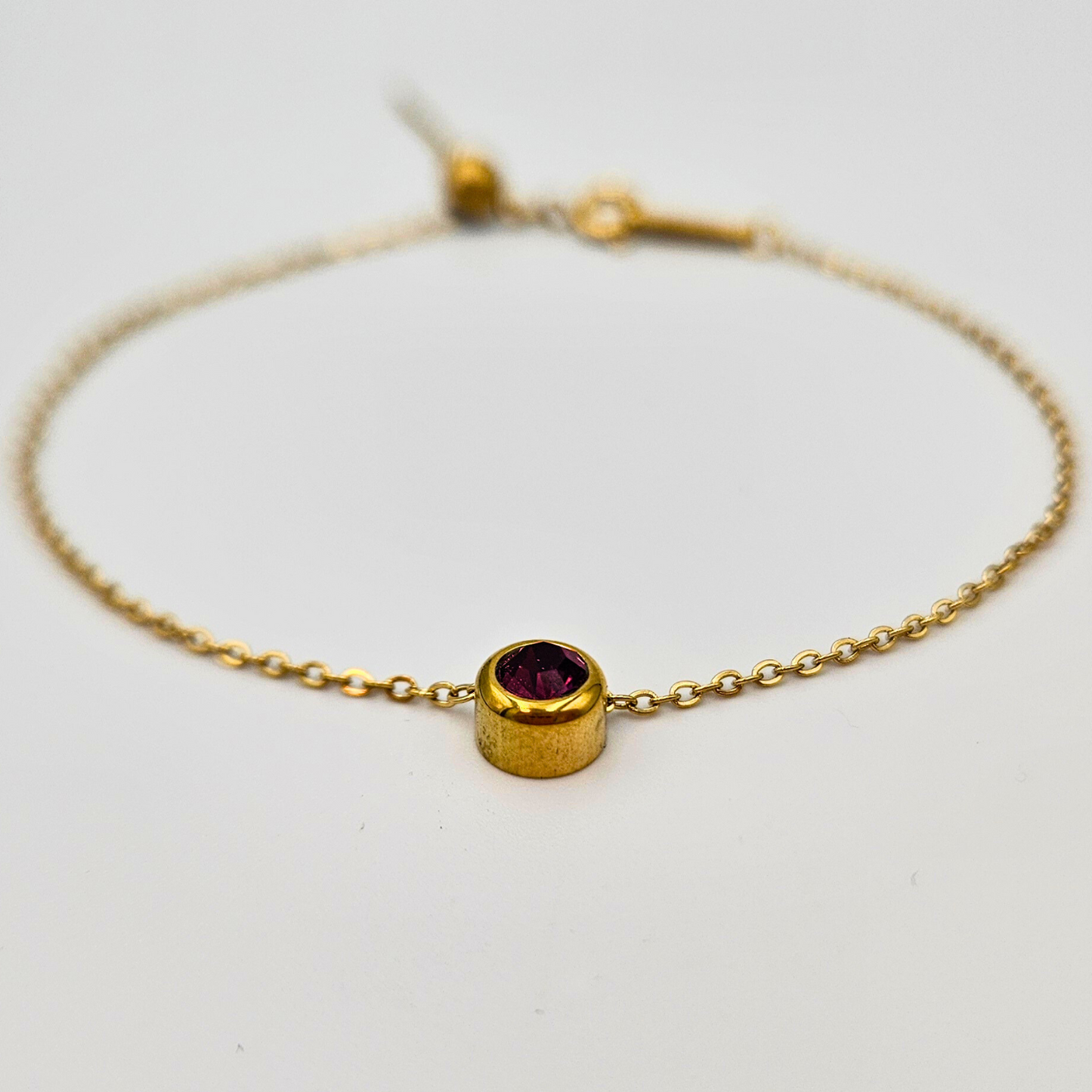Armband van goldplated stainless steel met geboortesteen van juni: amethist
