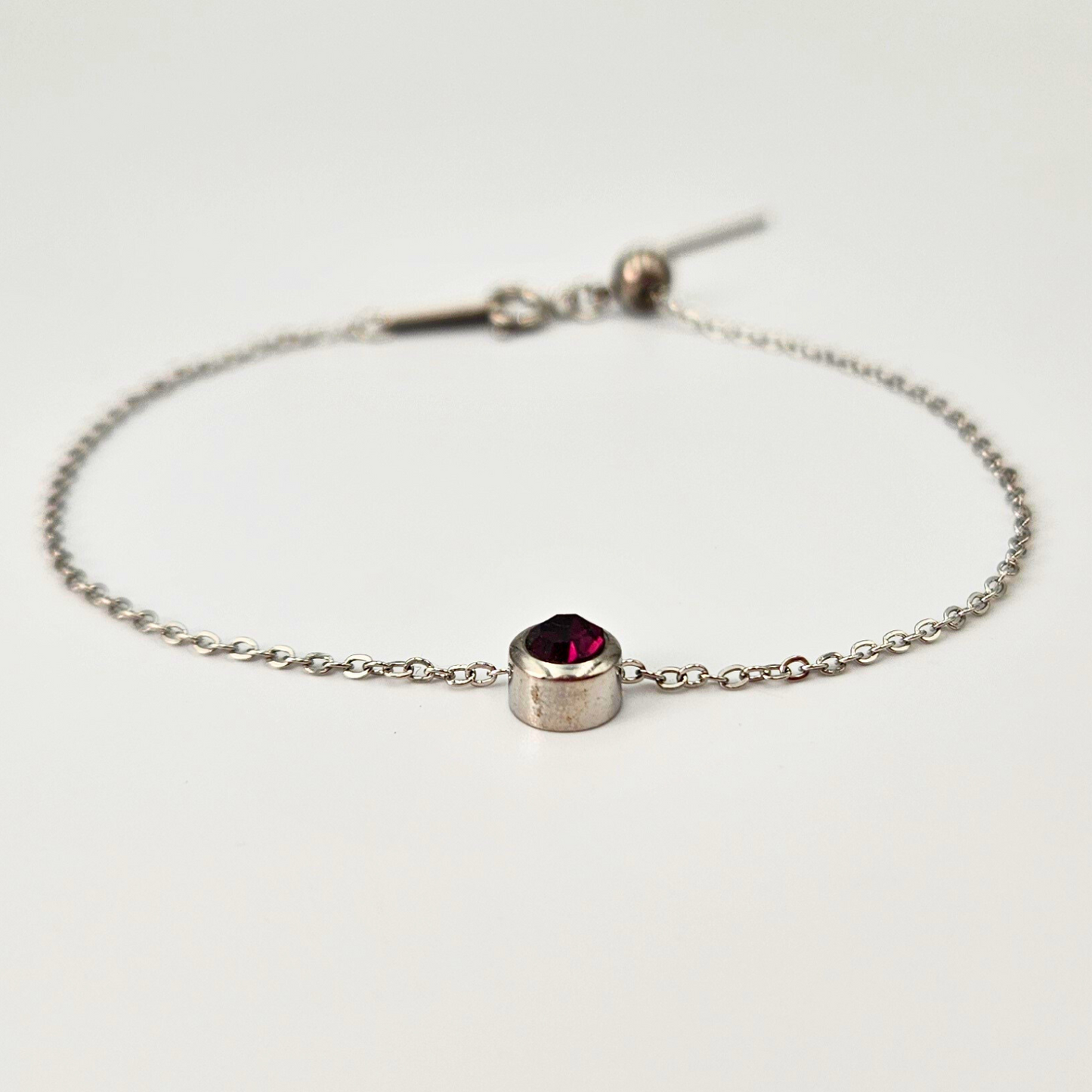 Armband gemaakt van stainless steel met geboortesteen van juni: amethist