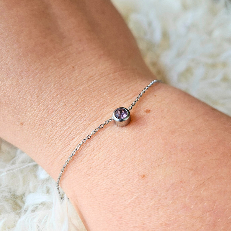 Armband gemaakt van stainless steel met geboortesteen van oktober: toermalijn