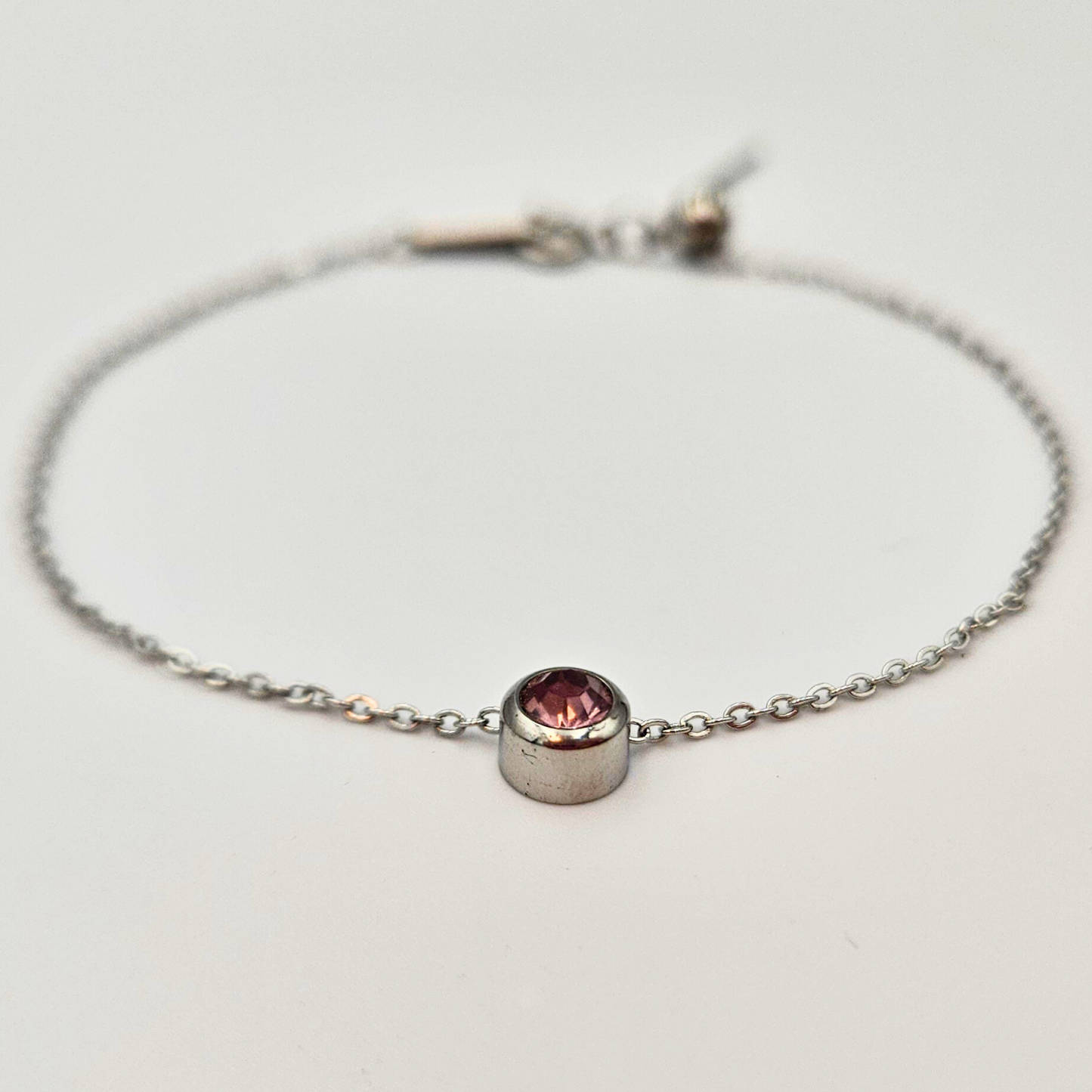 Armband gemaakt van stainless steel met geboortesteen van oktober: toermalijn