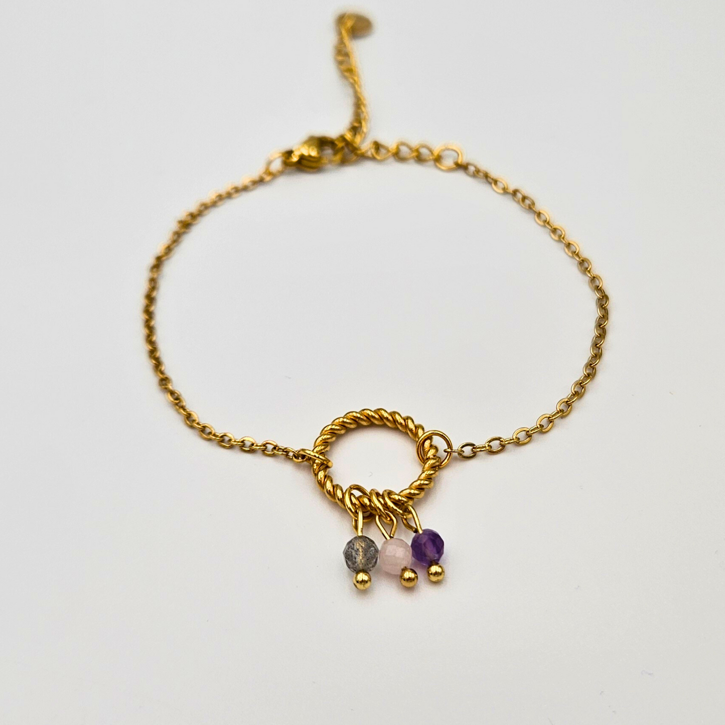 Armband van goldplated stainless steel met facetgeslepen amethist, rozenkwarts en labradoriet