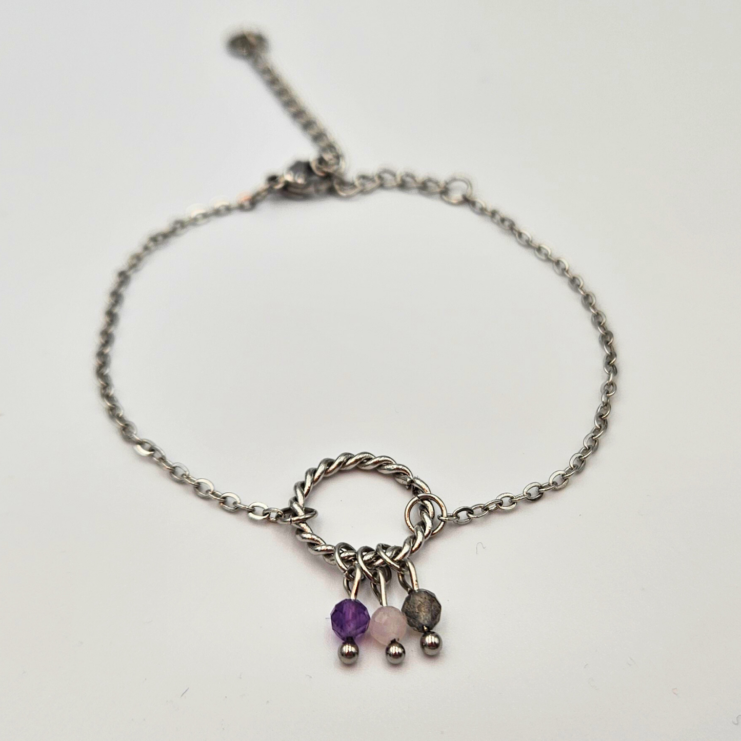 Armband gemaakt van stainless steel met facetgeslepen amethist, rozenkwarts en labradoriet