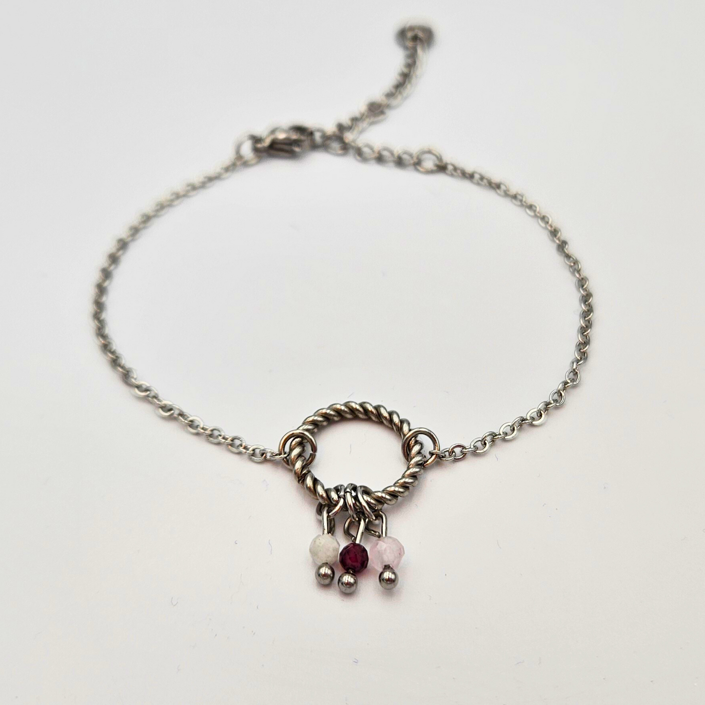 Armband gemaakt van stainless steel met facetgeslepen maansteen, granaat en rozenkwarts