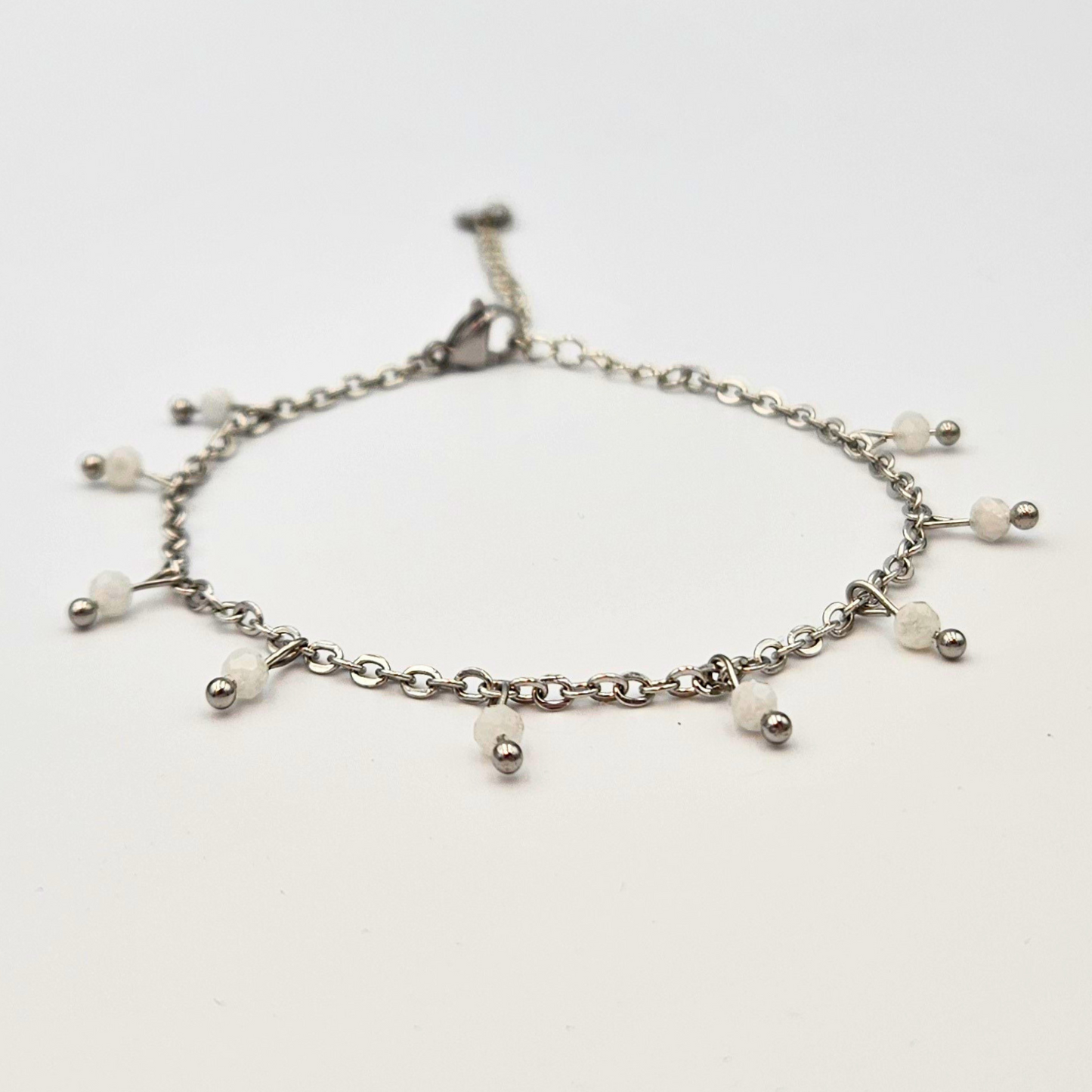 Armband gemaakt van stainless steel met facetgeslepen maansteen edelsteentjes