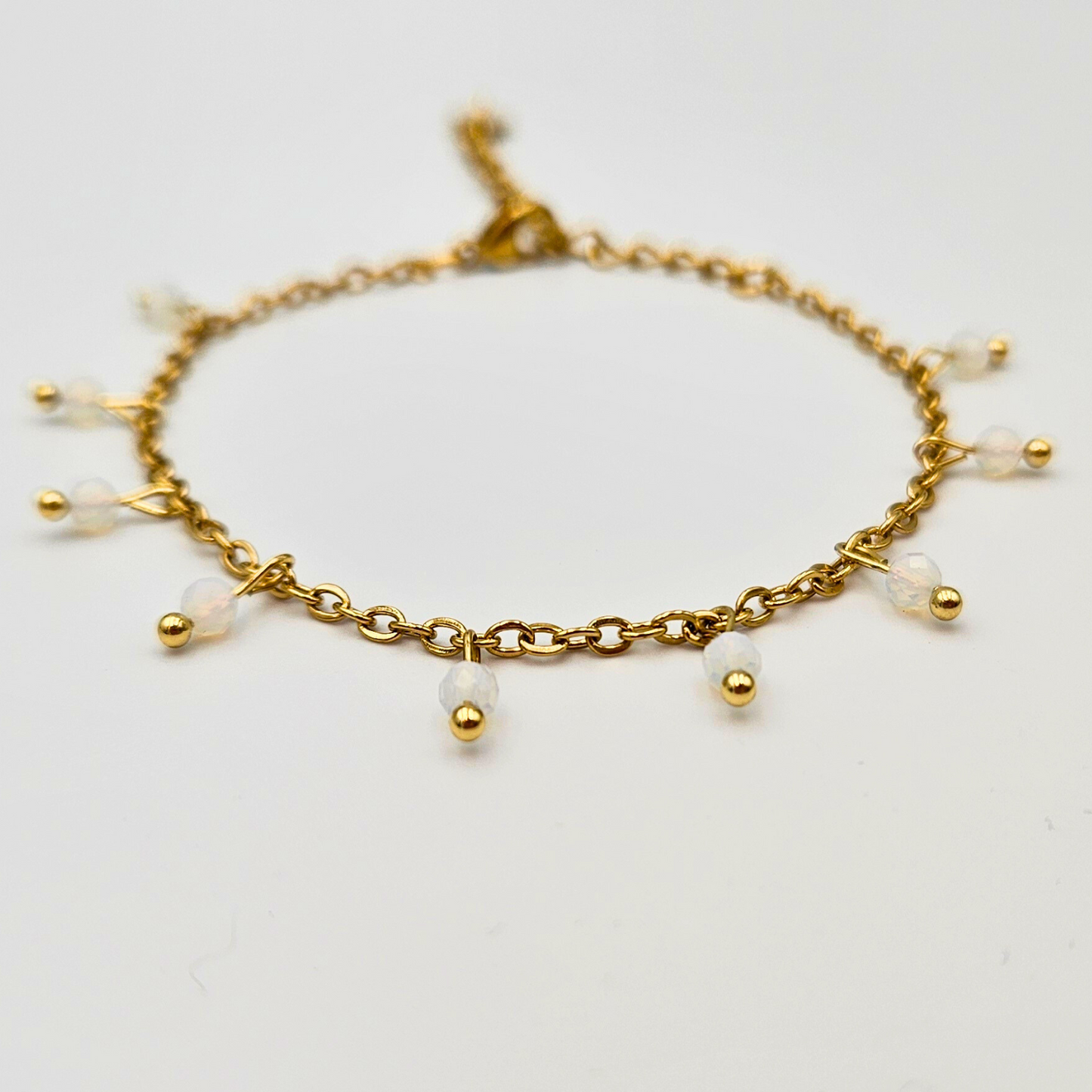 Armband van goldplated stainless steel met facetgeslepen opaliet