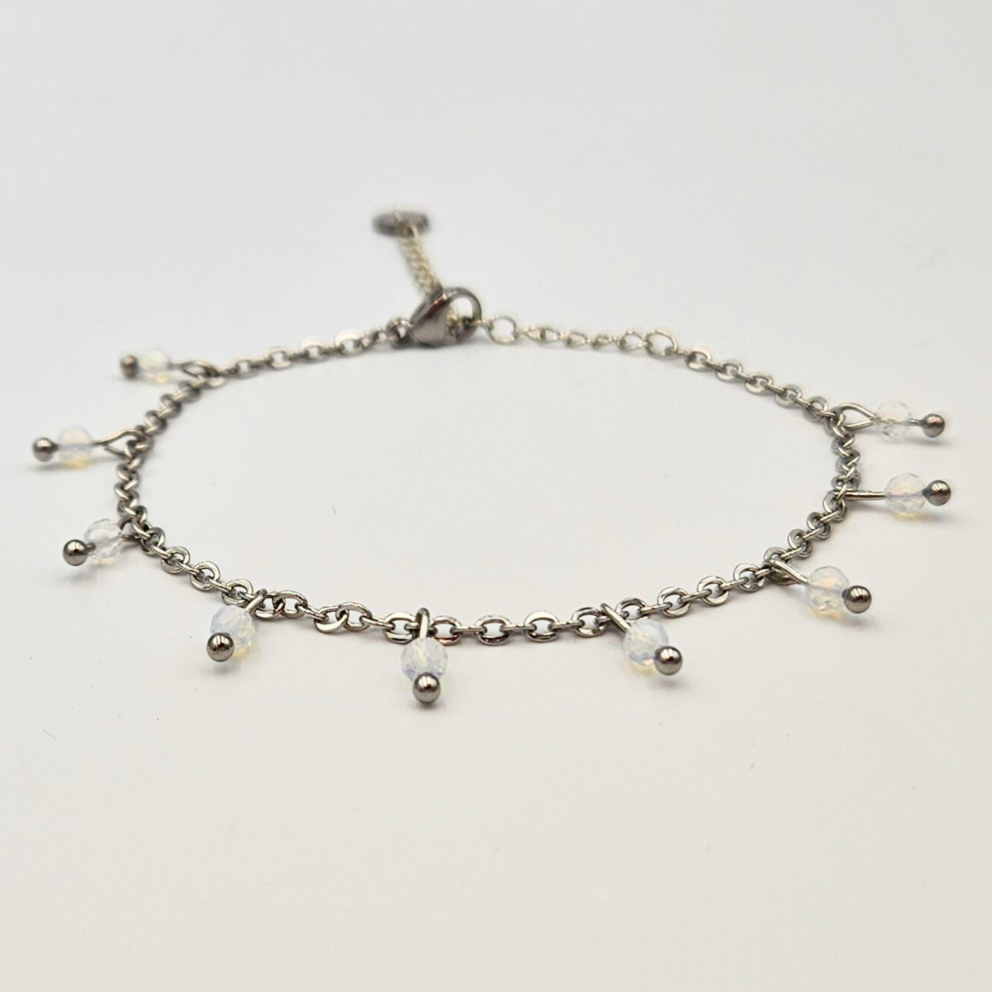 Armband gemaakt van stainless steel met facetgeslepen opaliet edelsteentjes