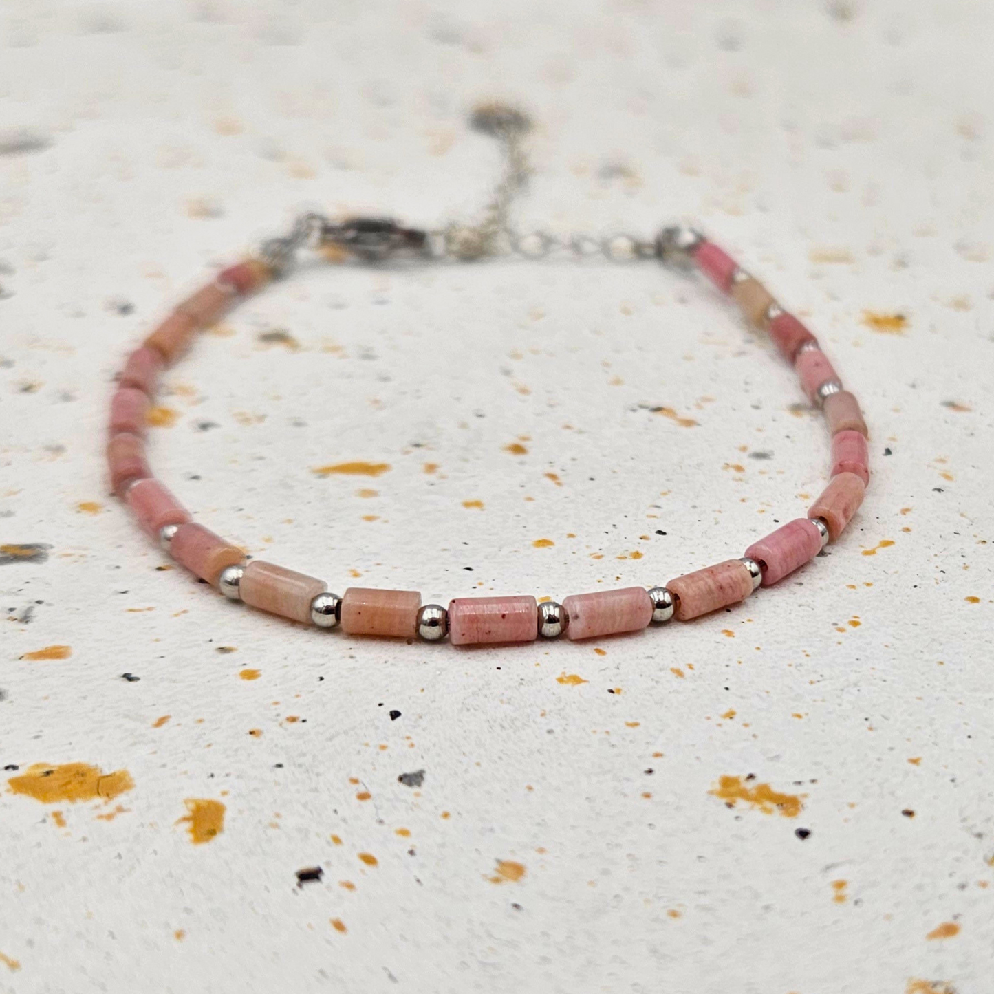 Armband gemaakt van stainless steel en rhodoniet