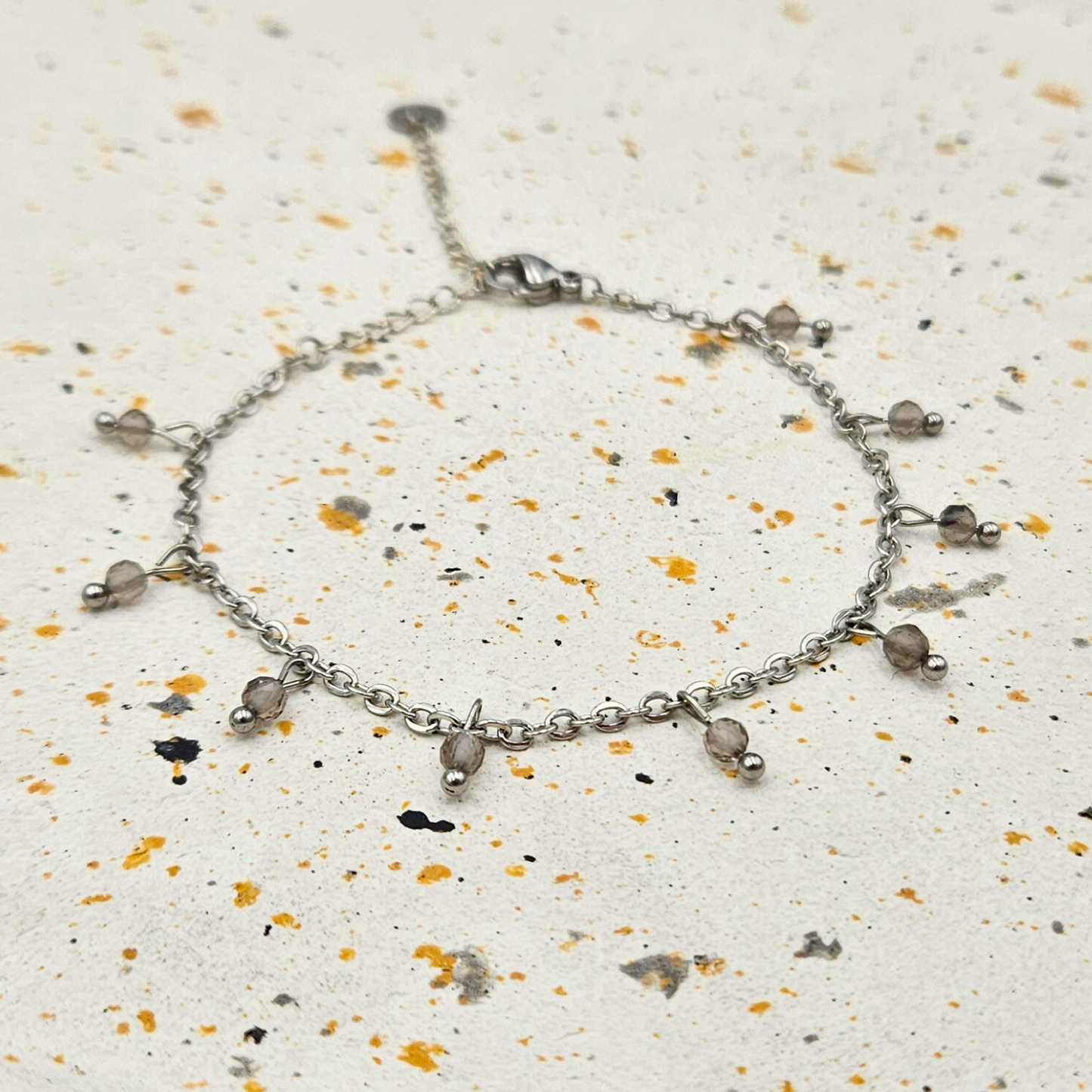 Armband gemaakt van stainless steel met facetgeslepen rookkwarts edelsteentjes