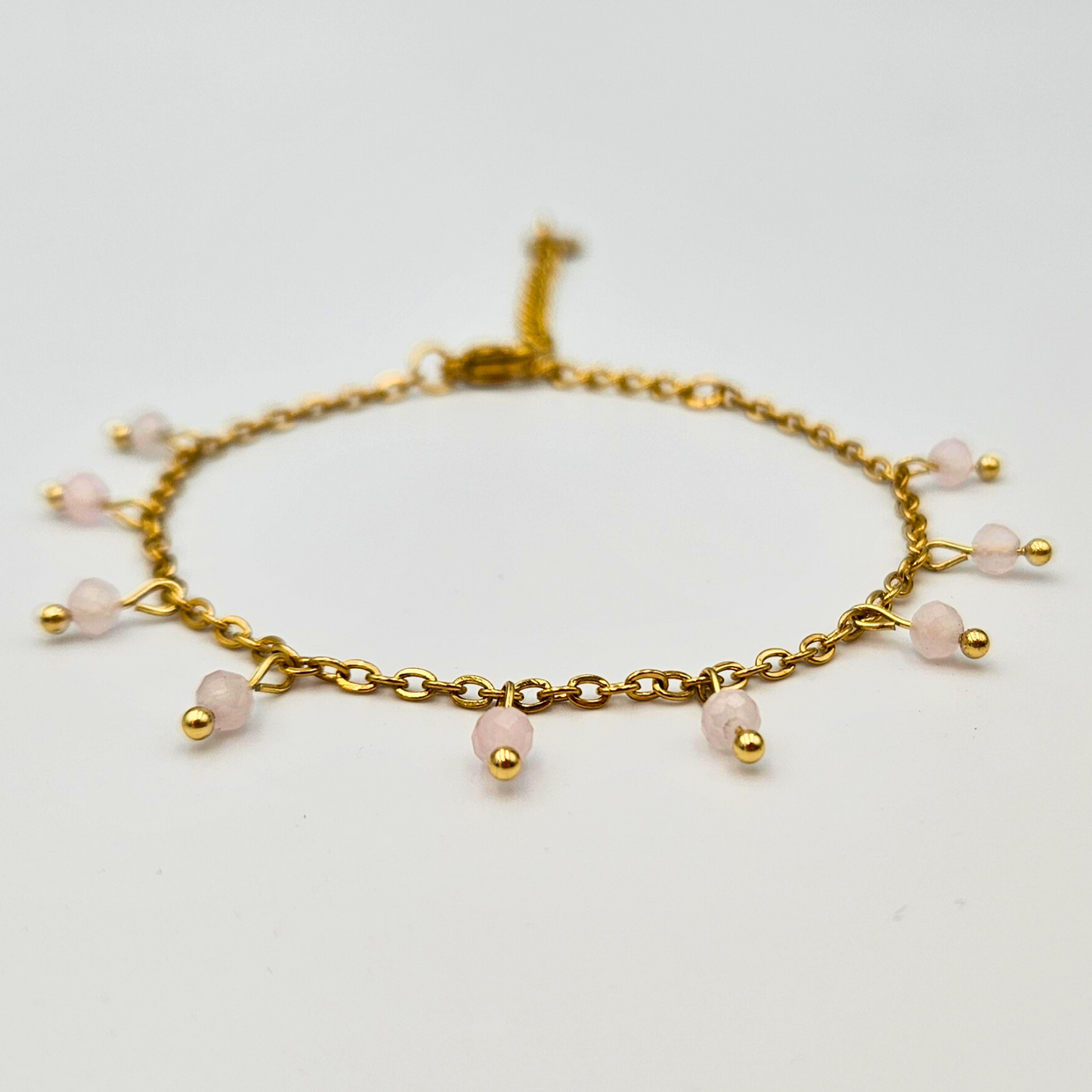 Armband van goldplated stainless steel met facetgeslepen rozenkwarts