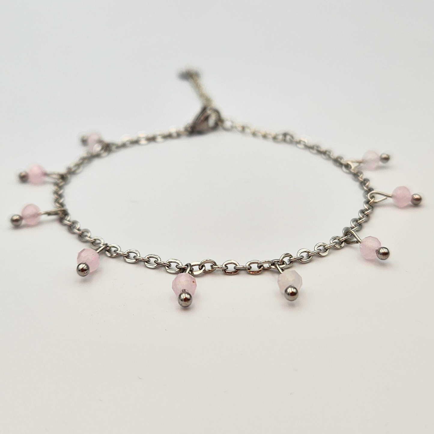 Armband gemaakt van stainless steel met facetgeslepen rozenkwarts edelsteentjes