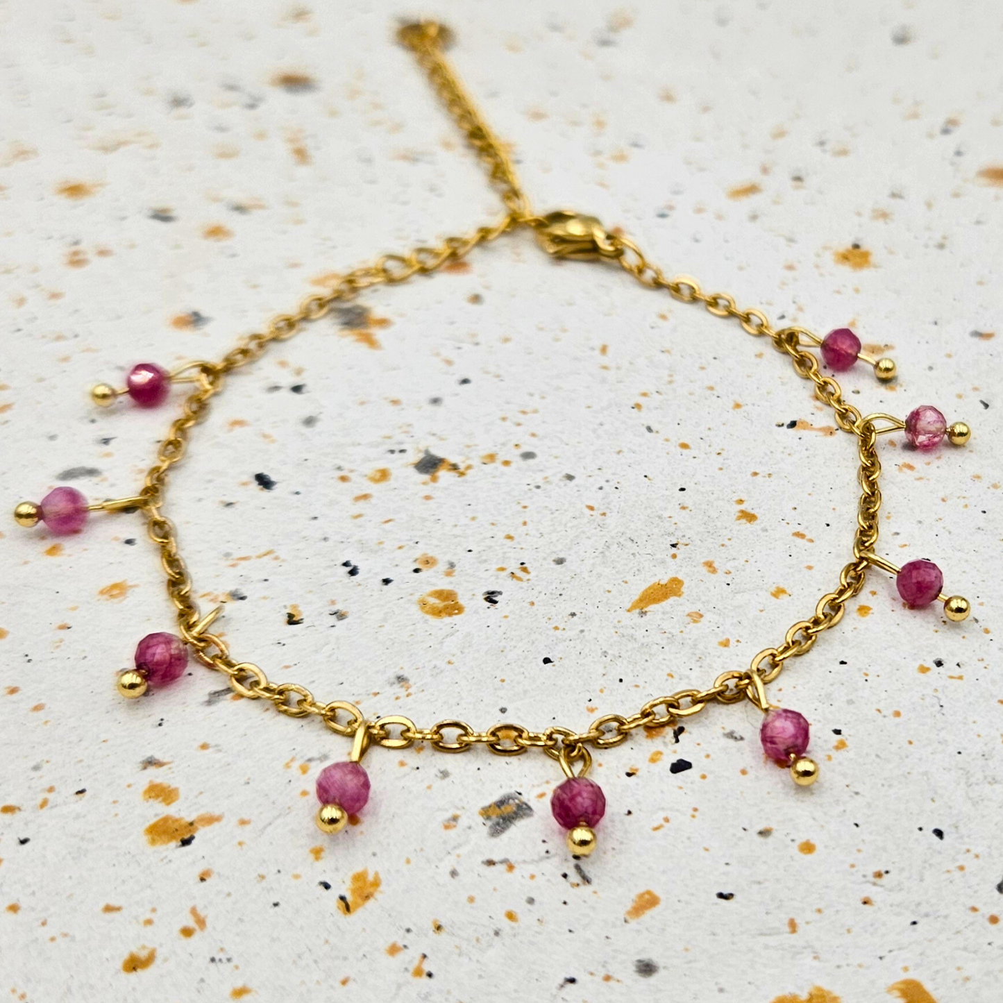 Armband van goldplated stainless steel met facetgeslepen toermalijn