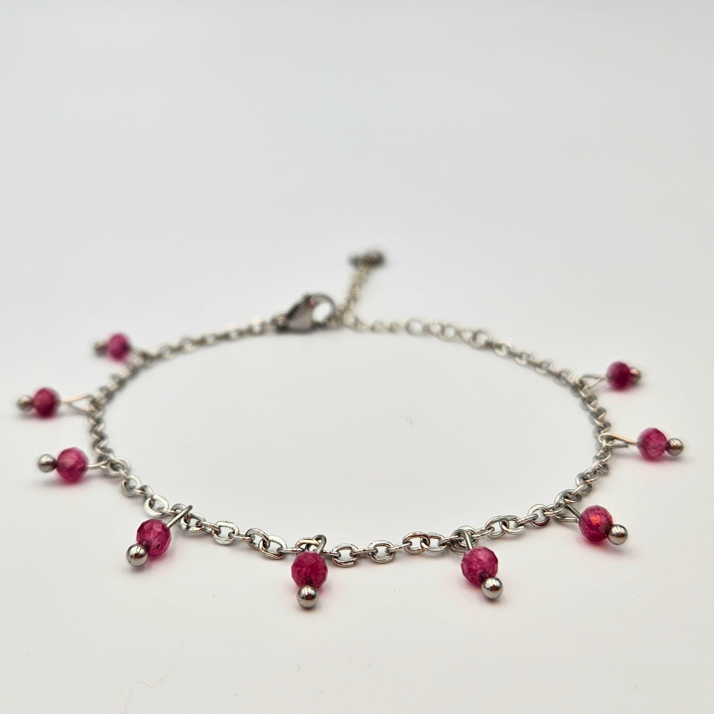 Armband gemaakt van stainless steel met facetgeslepen toermalijn edelsteentjes