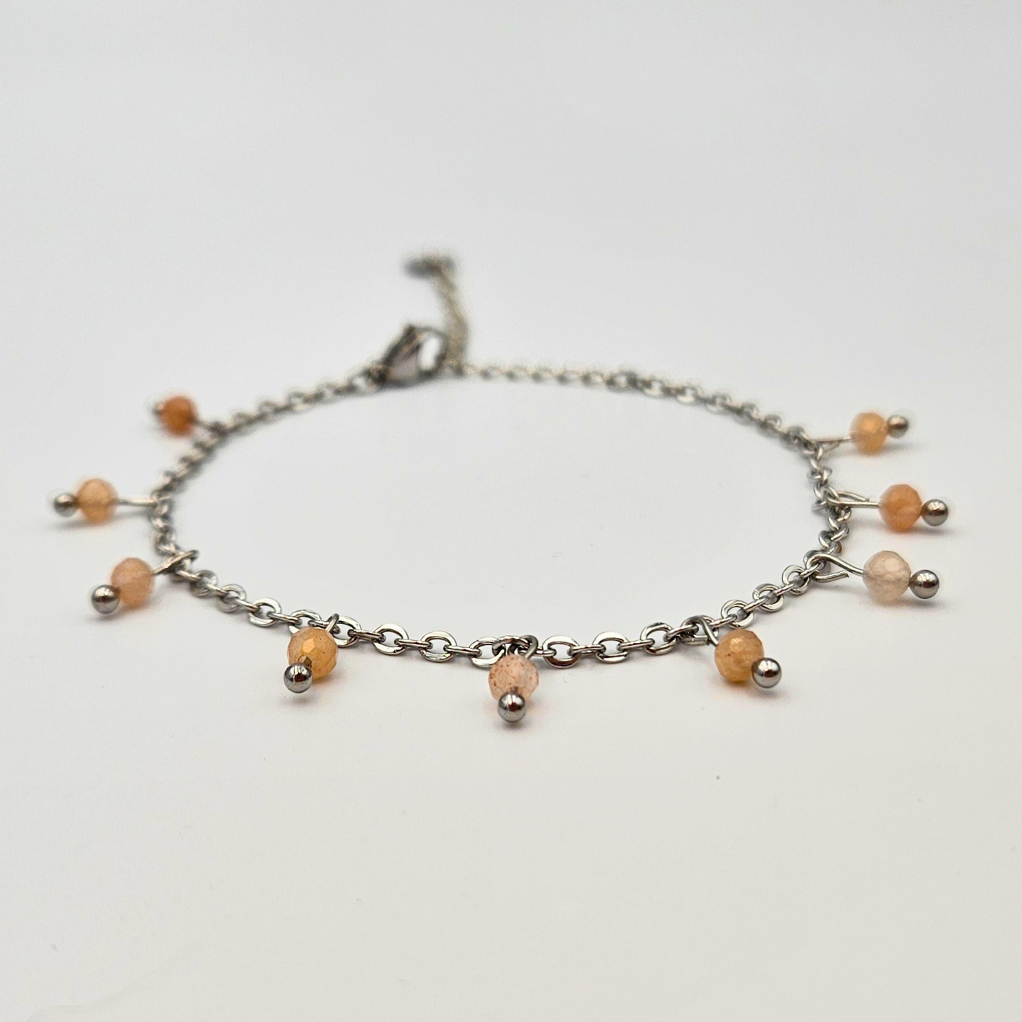 Armband gemaakt van stainless steel met facetgeslepen zonnesteen edelsteentjes