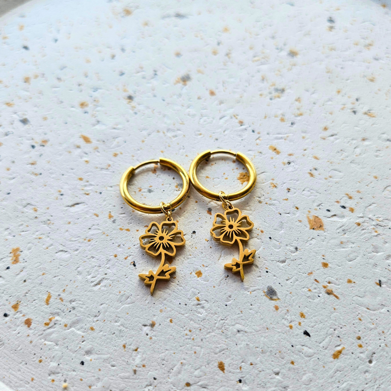 Oorbellen van goldplated stainless steel met geboortebloem van oktober: de cosmea