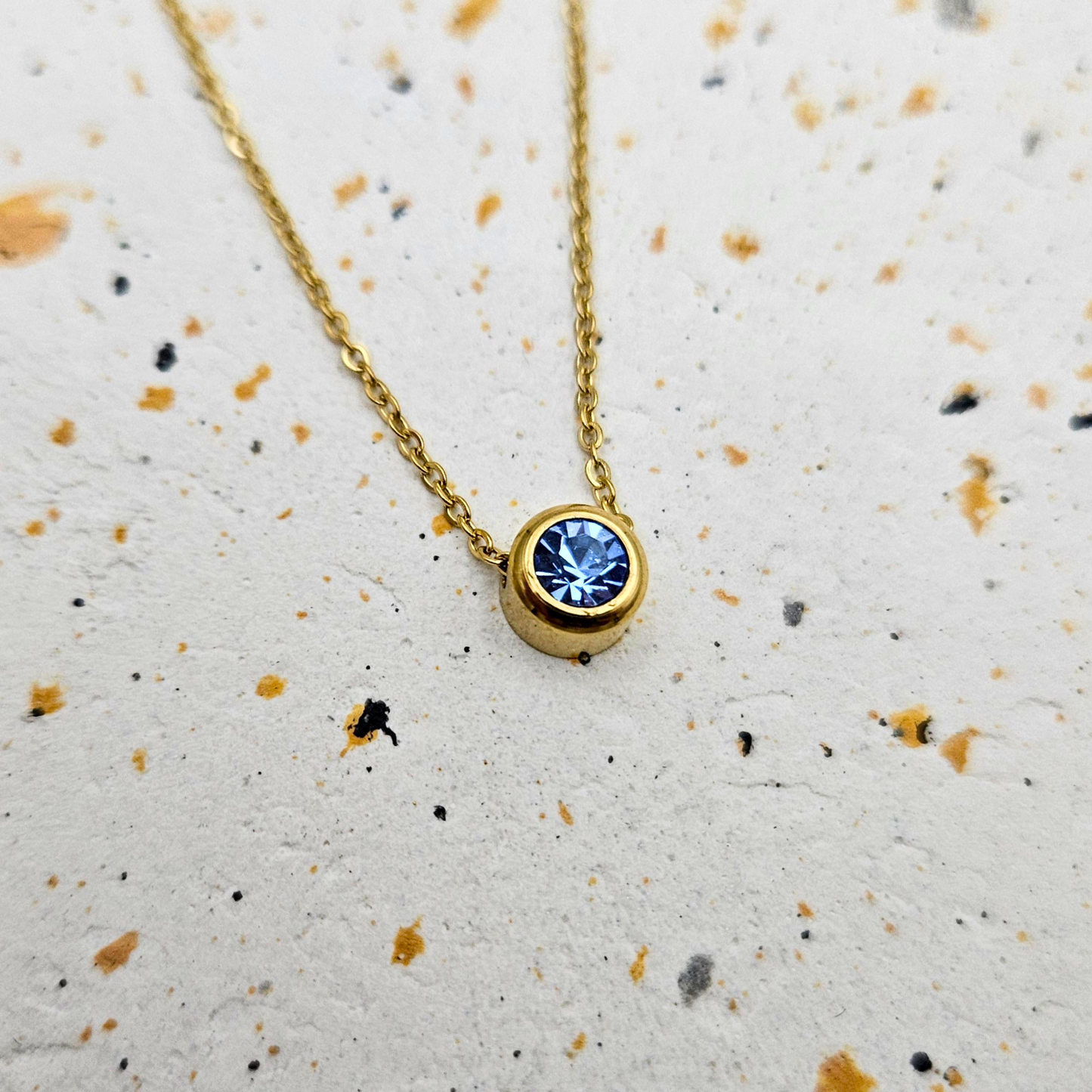 Ketting van goldplated stainless steel met geboortesteen van maart: aquamarijn