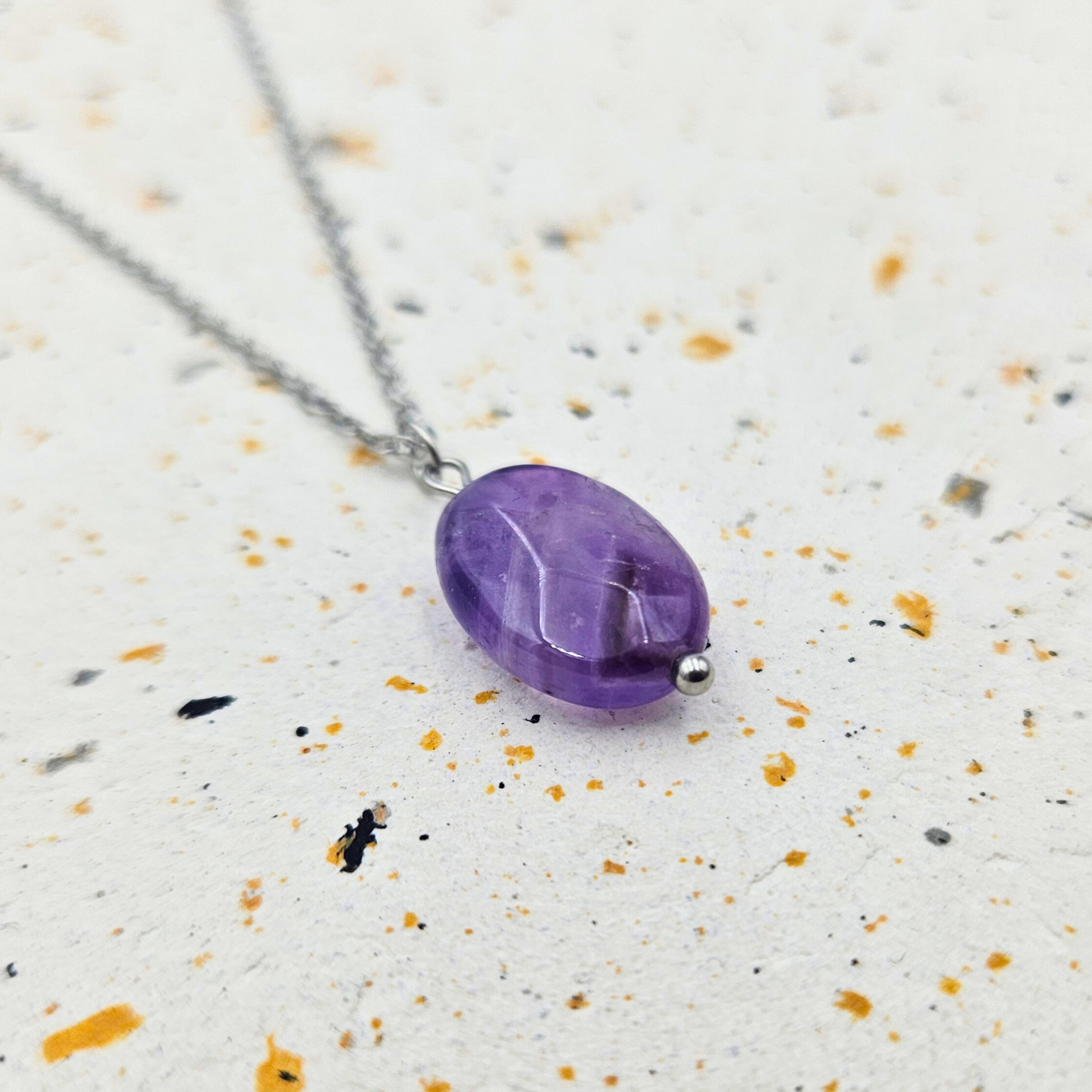 Ketting gemaakt van stainless steel met amethist hanger