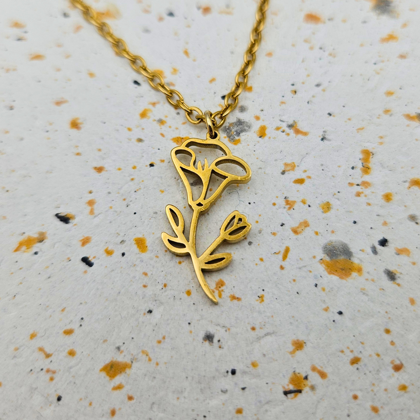 Ketting van goldplated stainless steel met geboortebloem van september: de dagbloem