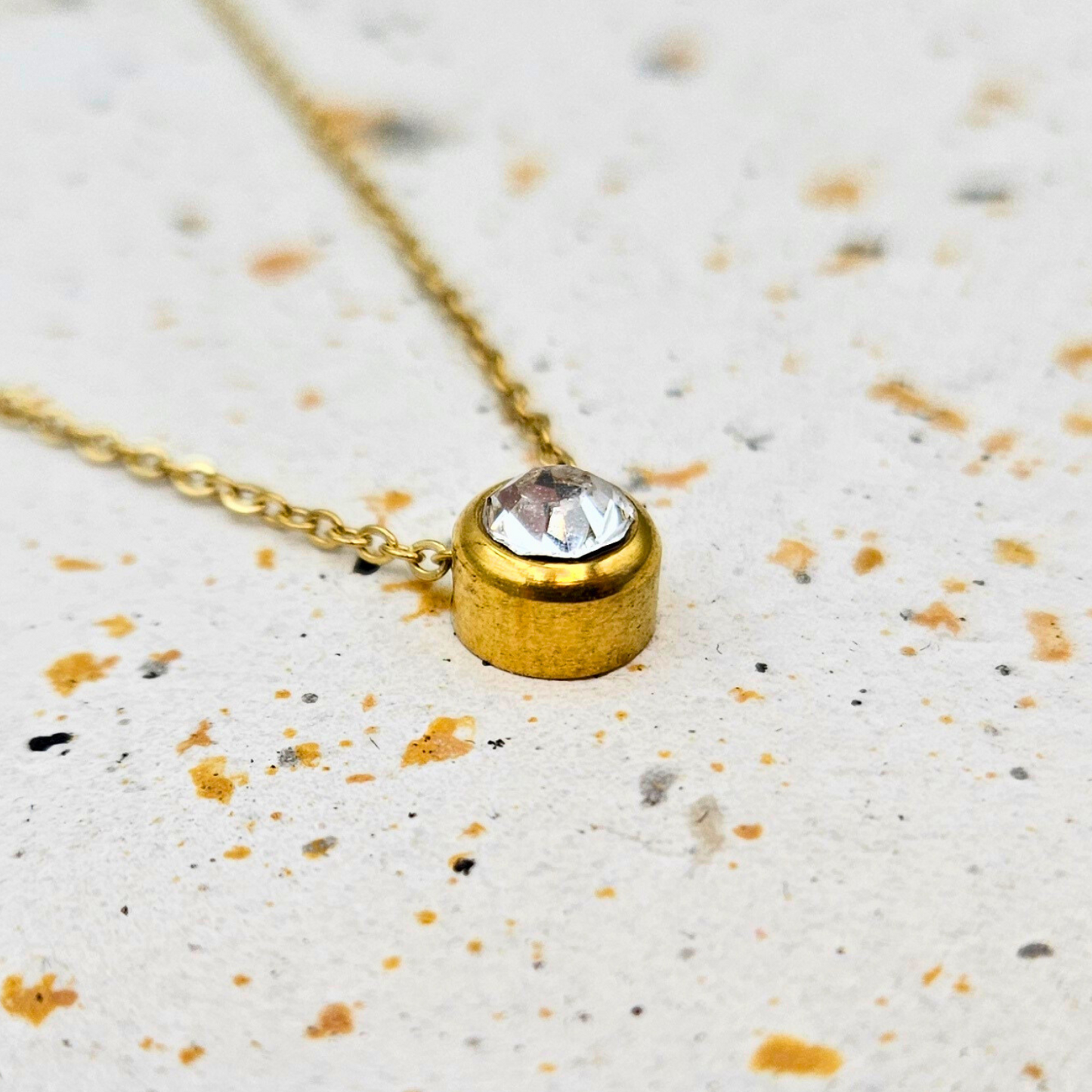 Ketting van goldplated stainless steel met geboortesteen van april: diamant