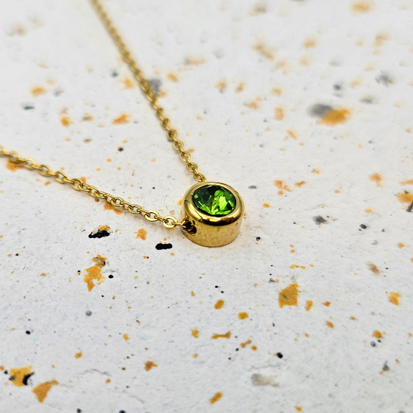 Ketting van goldplated stainless steel met geboortesteen van augustus: peridot