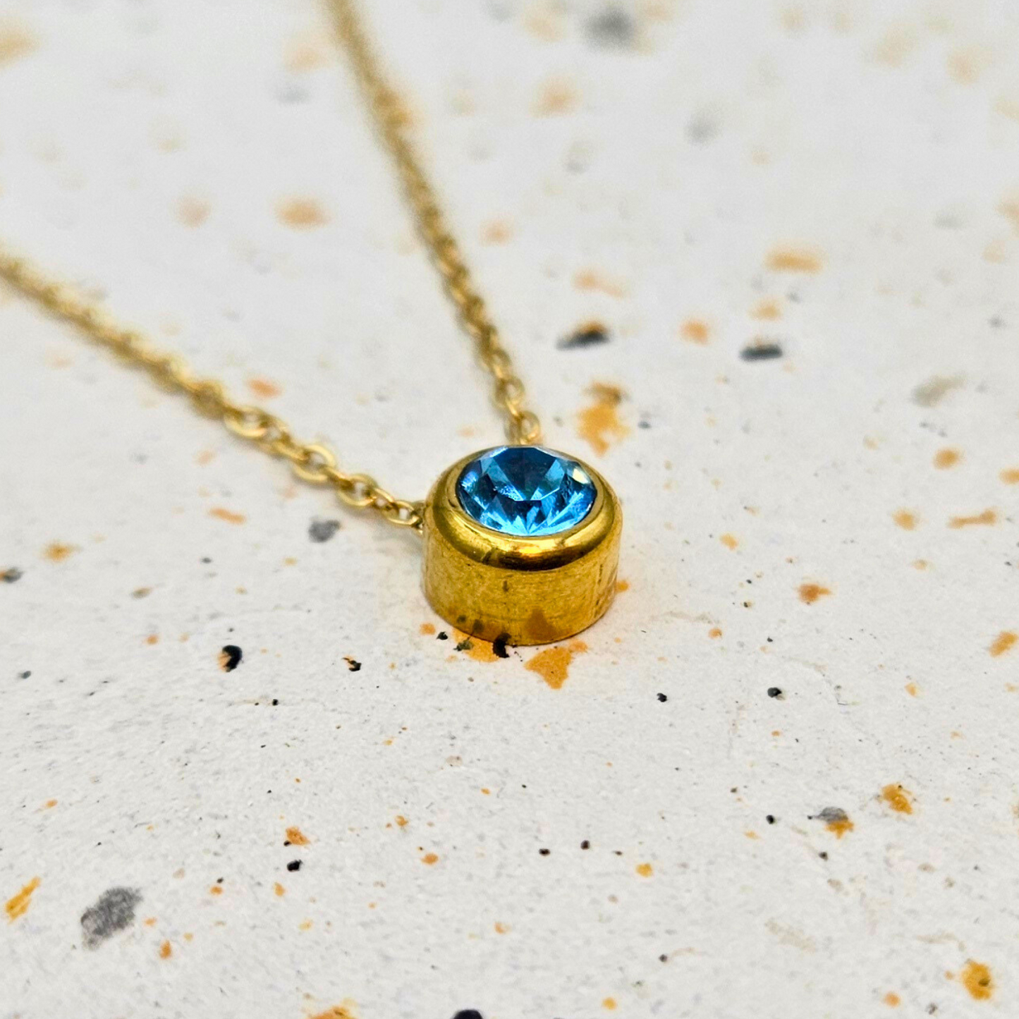Ketting van goldplated stainless steel met geboortesteen van december: topaas