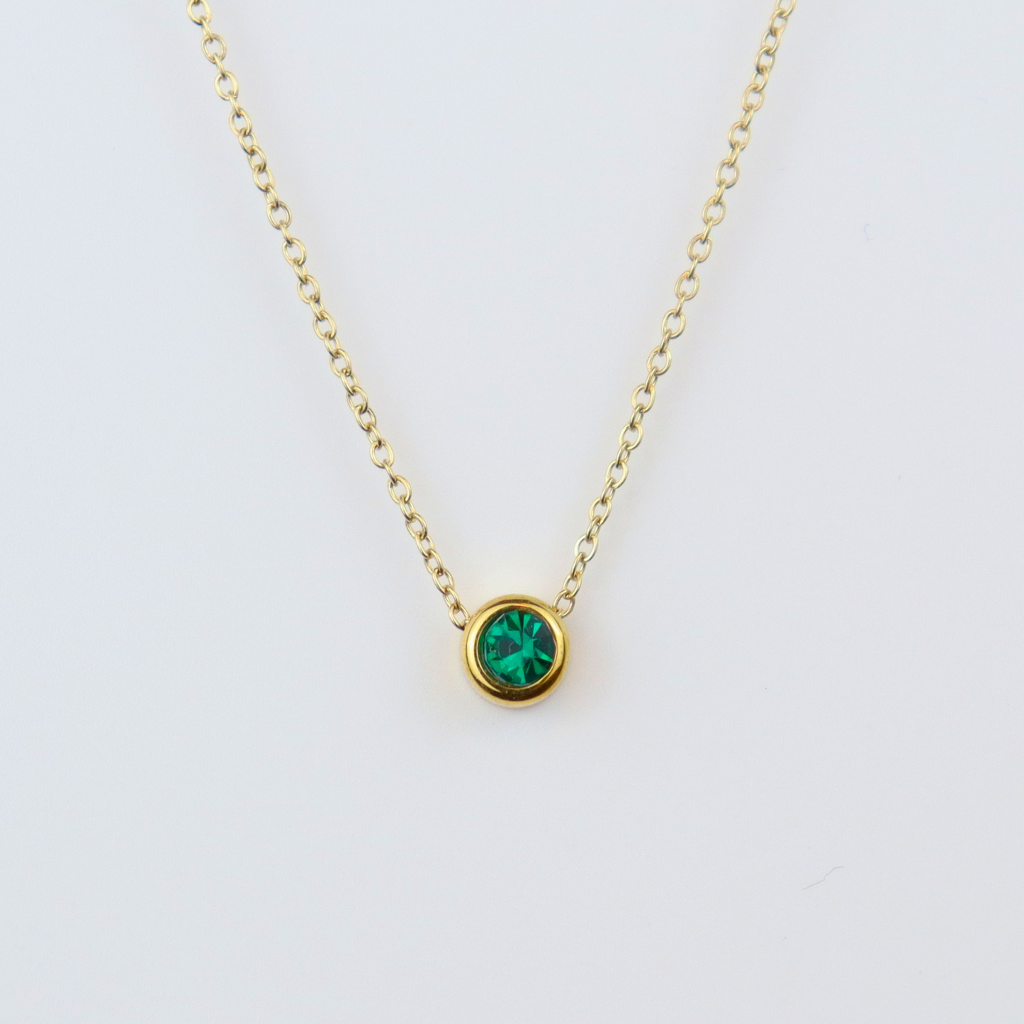 Ketting van goldplated stainless steel met geboortesteen van mei: smaragd