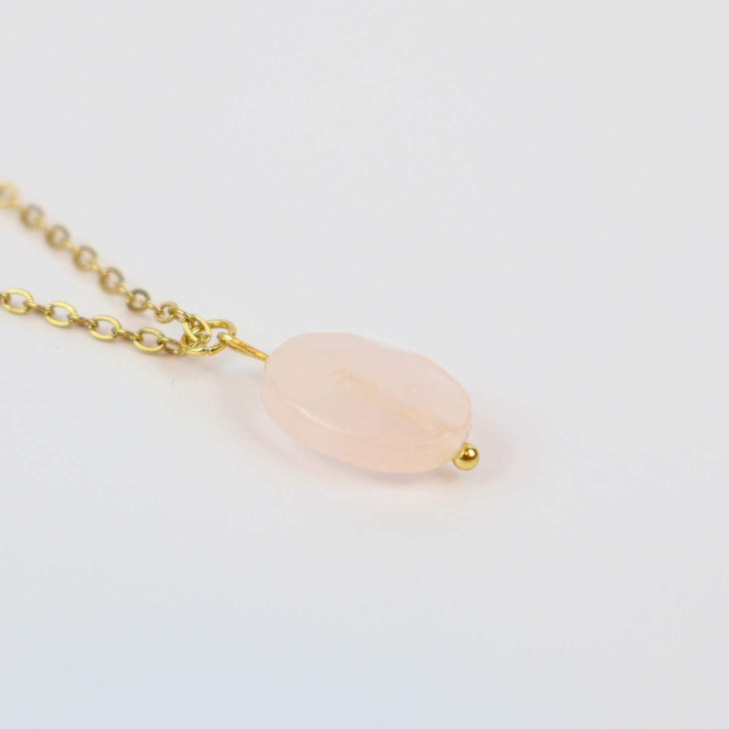 Ketting van goldplated stainless steel met rozenkwarts hanger