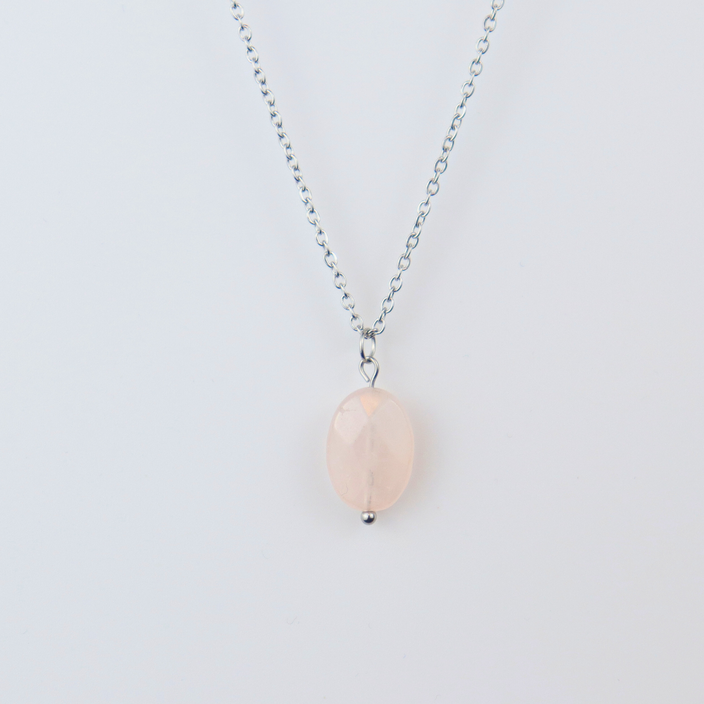 Ketting gemaakt van stainless steel met hanger van rozenkwarts