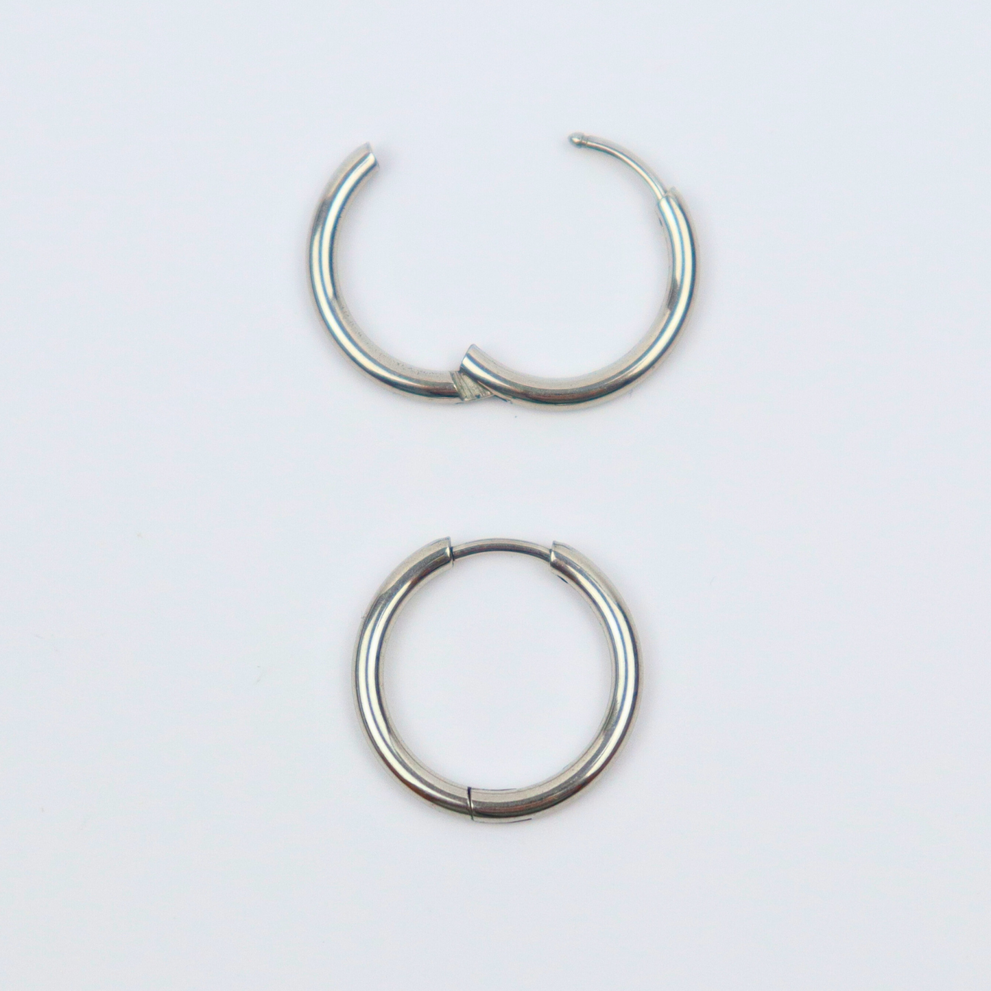 Geboortebloem oorbellen maart zilver