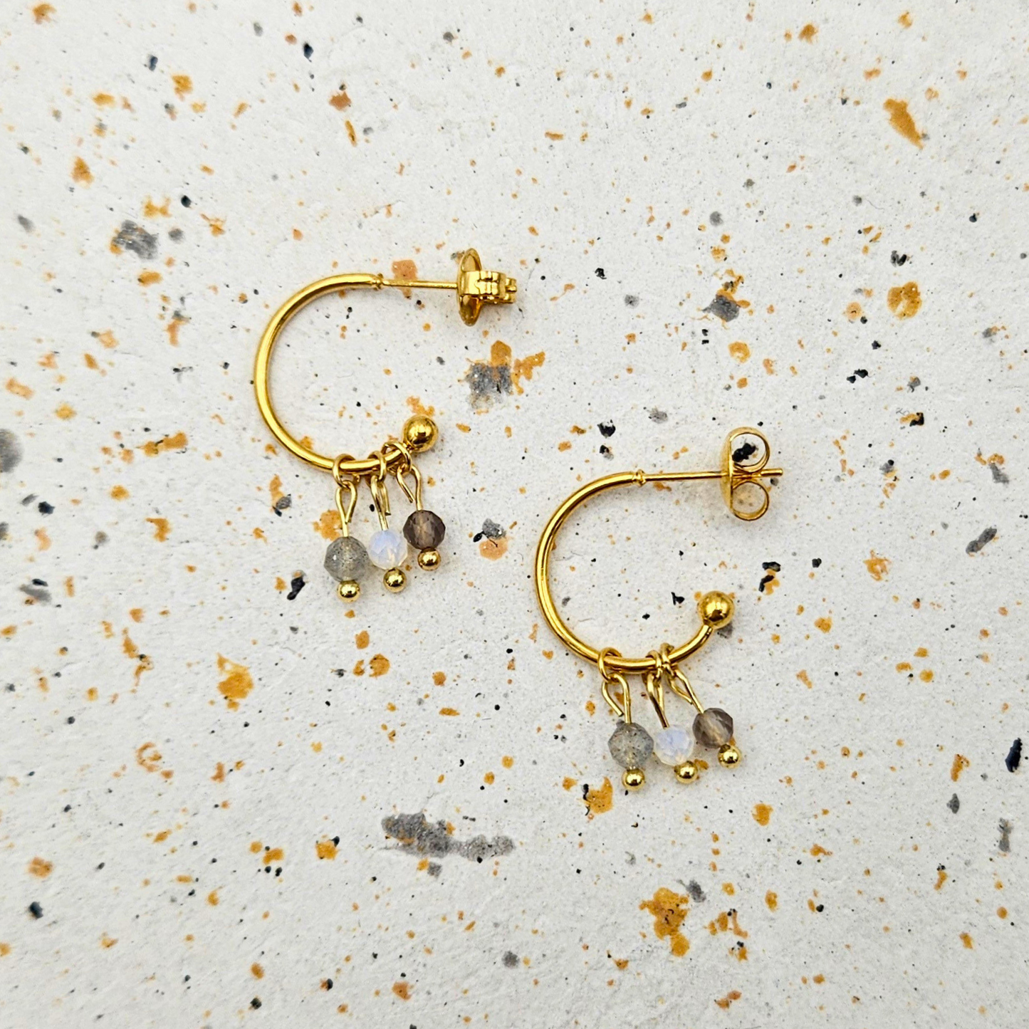 Oorbellen van goldplated stainless steel met facetgeslepen opaliet, labradoriet en rookkwarts