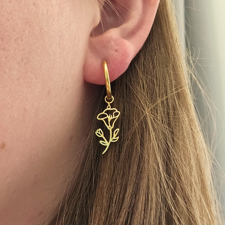 Oorbellen van goldplated stainless steel met geboortebloem van september: de dagbloem