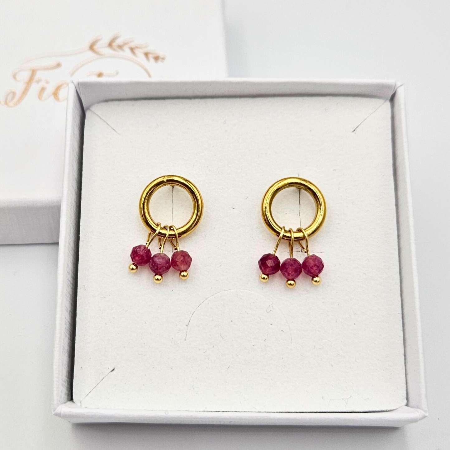 Oorbellen van goldplated stainless steel met facetgeslepen toermalijn steentjes
