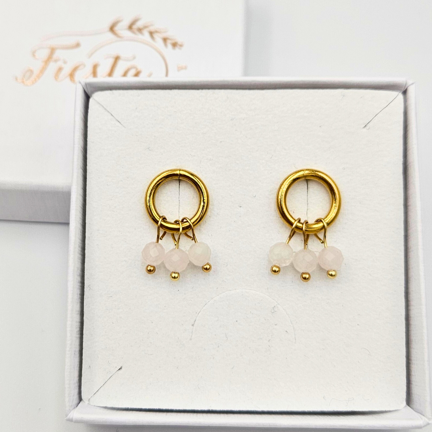 Oorbellen van goldplated stainless steel met facetgeslepen rozenkwarts steentjes